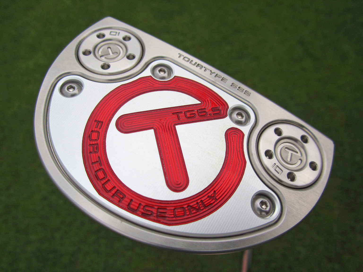 The Scotty Cameron Circle T Logo, a Sign of Quality
