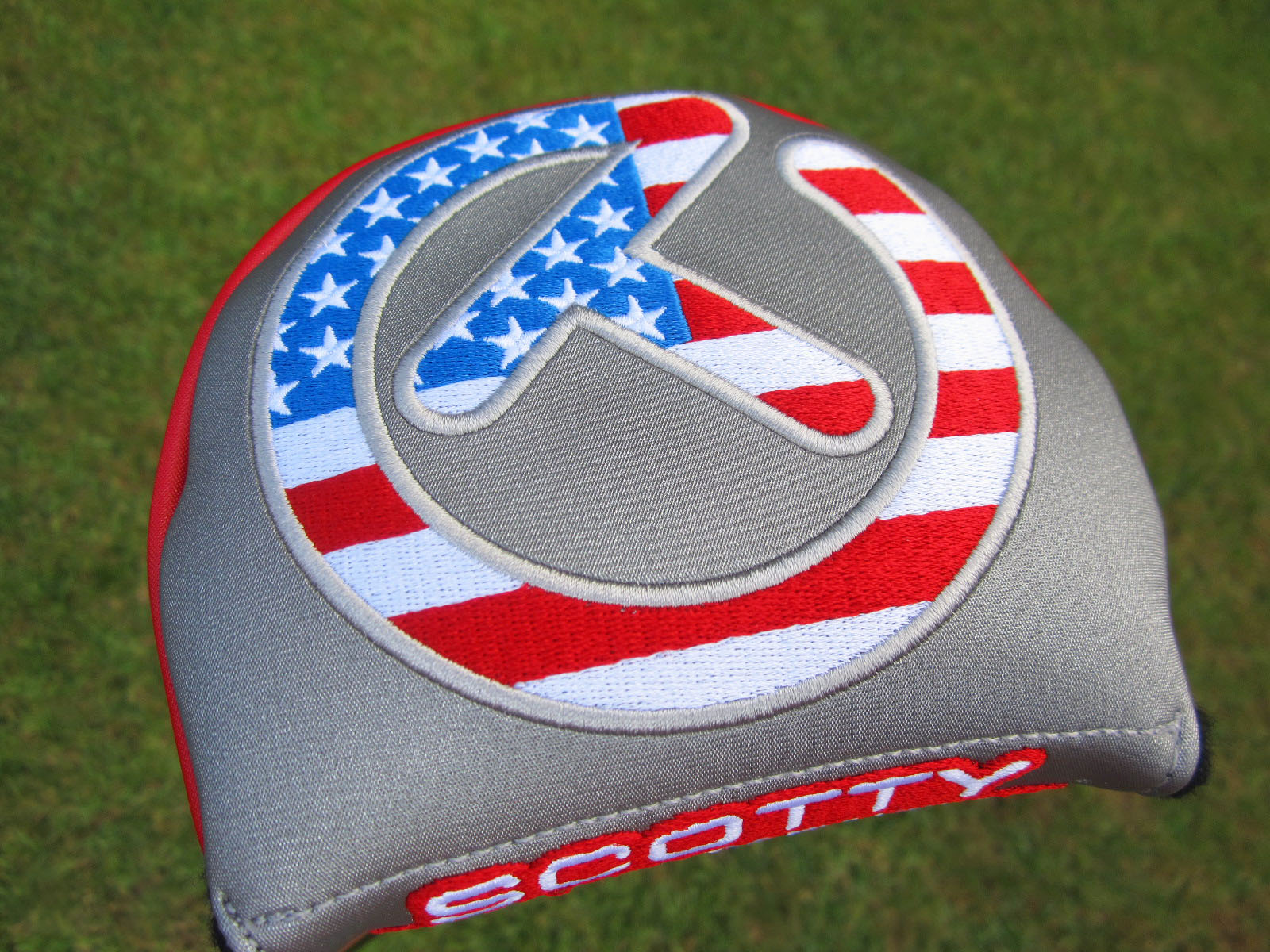 putter Scotty Cameron avec couvre-chef, il y a quelques