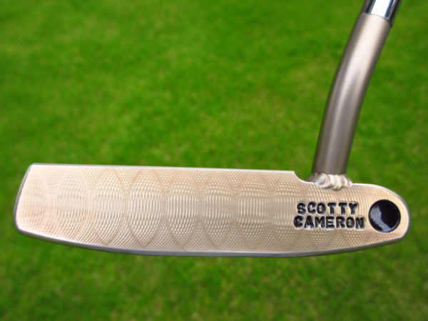 scotty cameron tour only sss chromatic bronze masterful 009m welded 1.5 round neck with tour jester hot head harry and peace surfer stamps golf club