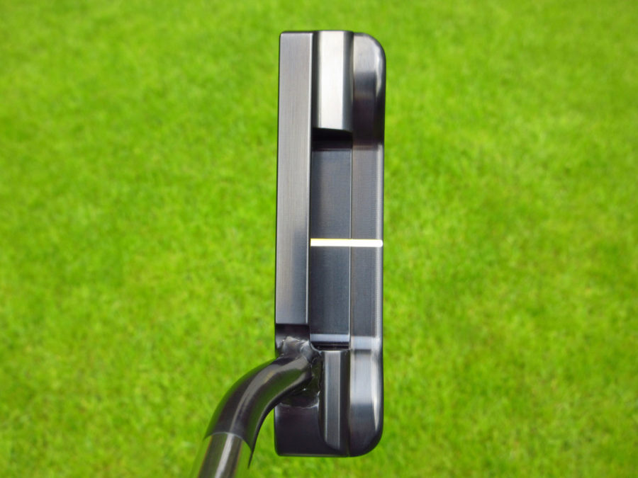 scotty cameron tour only brushed black carbon masterful 009m circle t 350g putter with welded 1.5 round neck and three 7 point crown stamps and hot head harry on face golf club