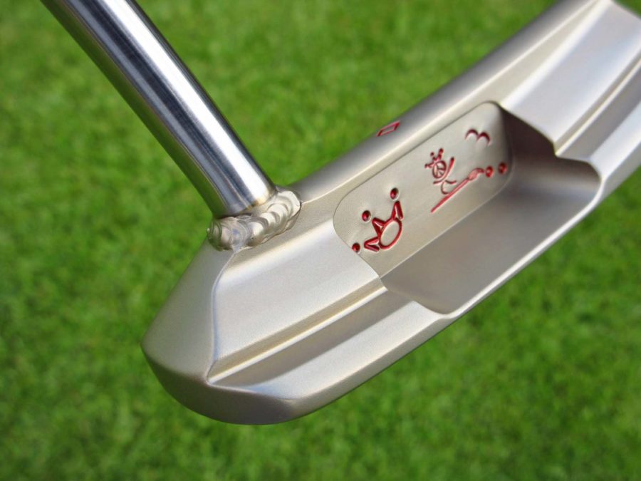 scotty cameron tour only two tone polished sss and chromatic bronze toolbox studio design prototype circle t putter with welded 1.5 round neck and peace surfer stamp golf club