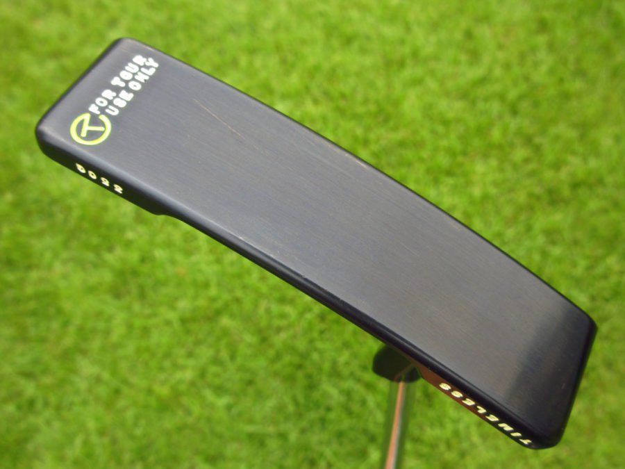 scotty cameron tour only brushed black carbon timeless newport 2 circle t 350g putter with cherry bombs and sight dot golf club