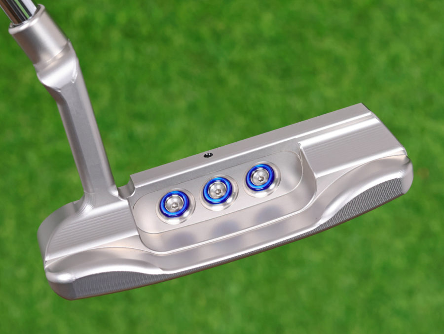 scotty cameron tour only masterful buttonback teryllium circle t 360g putter with mystic blue circle t sole weights and sight dot golf club