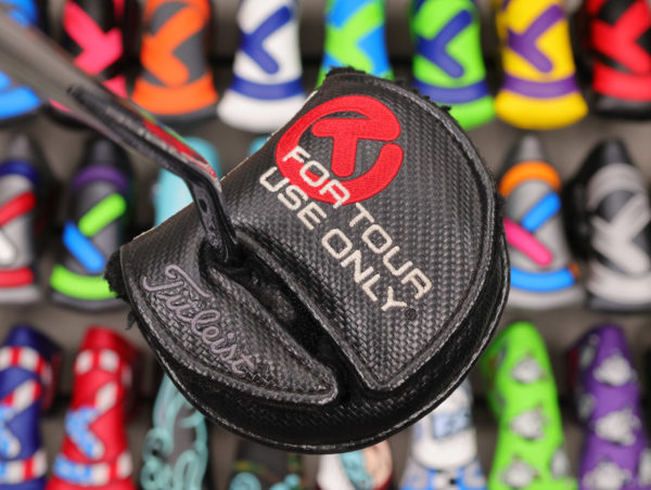 scotty cameron black and red industrial circle t carbon fiber futura x5 mid round headcover