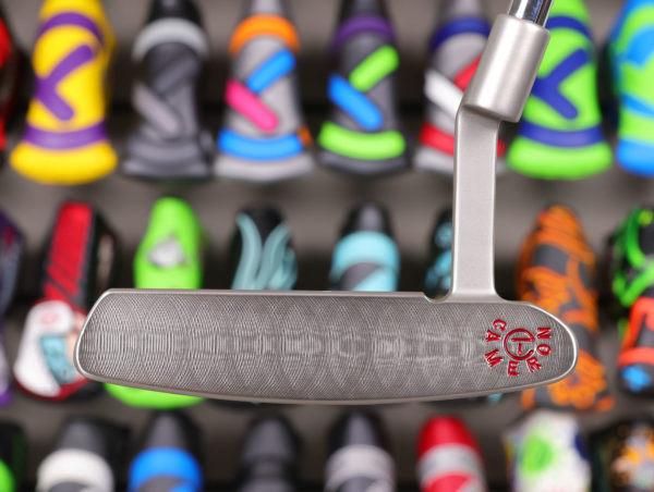 scotty cameron tour only sss handstamped newport circle t 330g putter with script titleist and scotty dog stamps and sight dot golf club