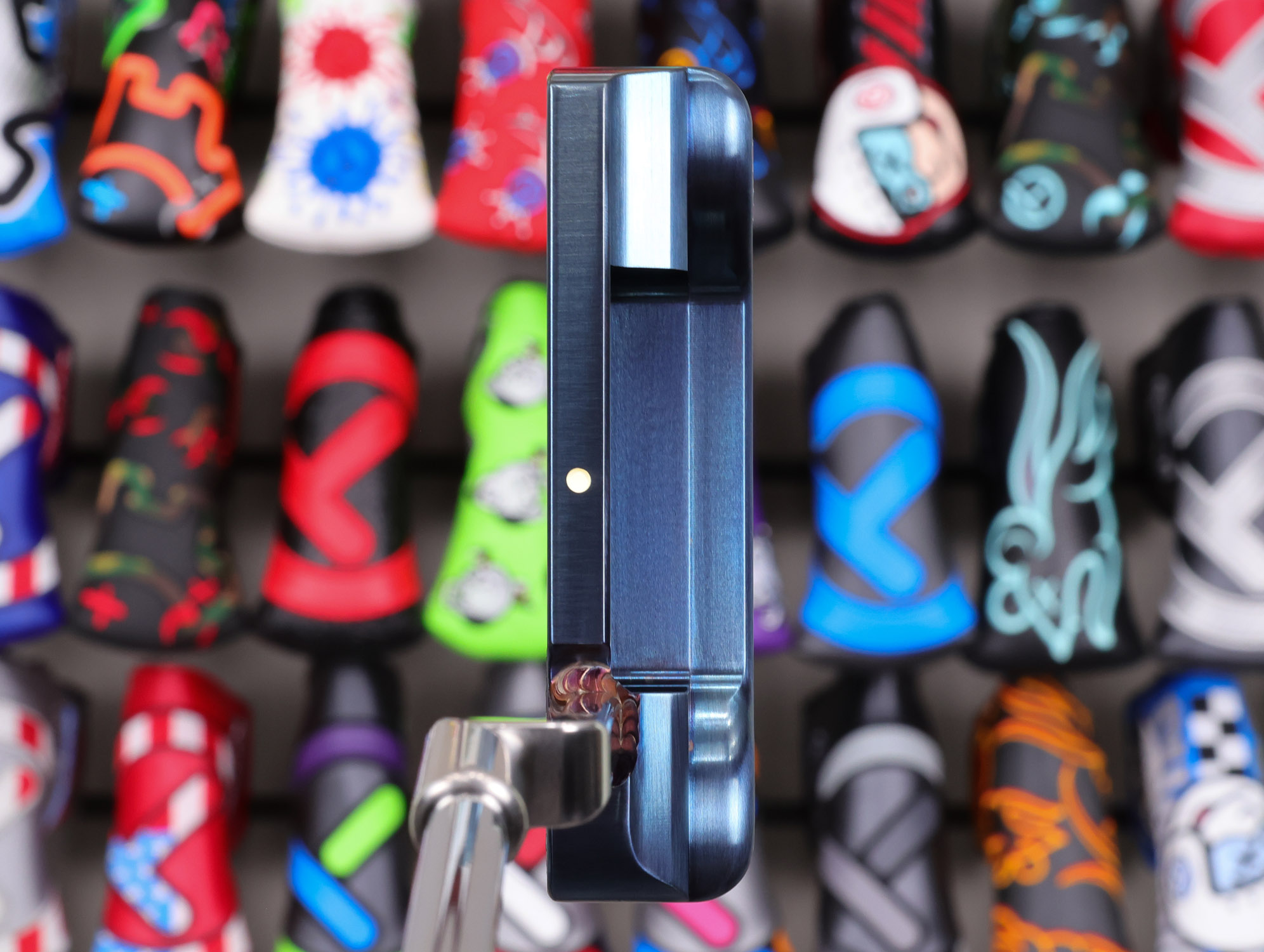 scotty-cameron-tour-only-two-tone-chromatic-blue-and-sss-masterful-009m-circle-t-350g-putter-with-welded-and-polished-mid-neck-and-tungsten-weight-plugs-41 scotty cameron tour only two tone chromatic blue carbon steel and silver sss masterful 009m circle t 350g putter with welded and polished sss mid length plumber neck and tungsten weight plugs golf club