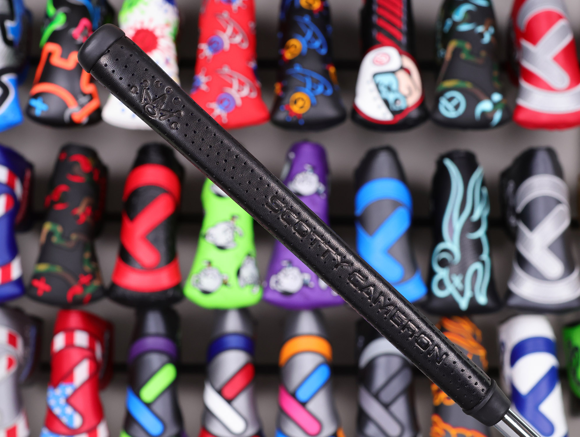 scotty-cameron-tour-only-two-tone-chromatic-blue-and-sss-masterful-009m-circle-t-350g-putter-with-welded-and-polished-mid-neck-and-tungsten-weight-plugs-62