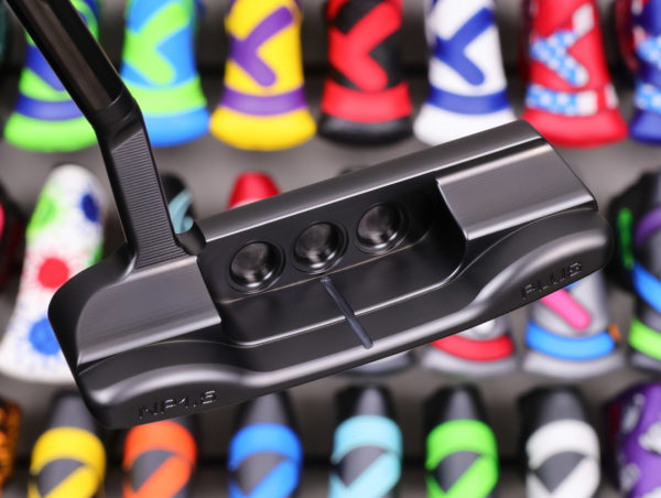 scotty cameron limited release 2022 holiday h22 black newport 1.5 plus putter with black shaft golf club