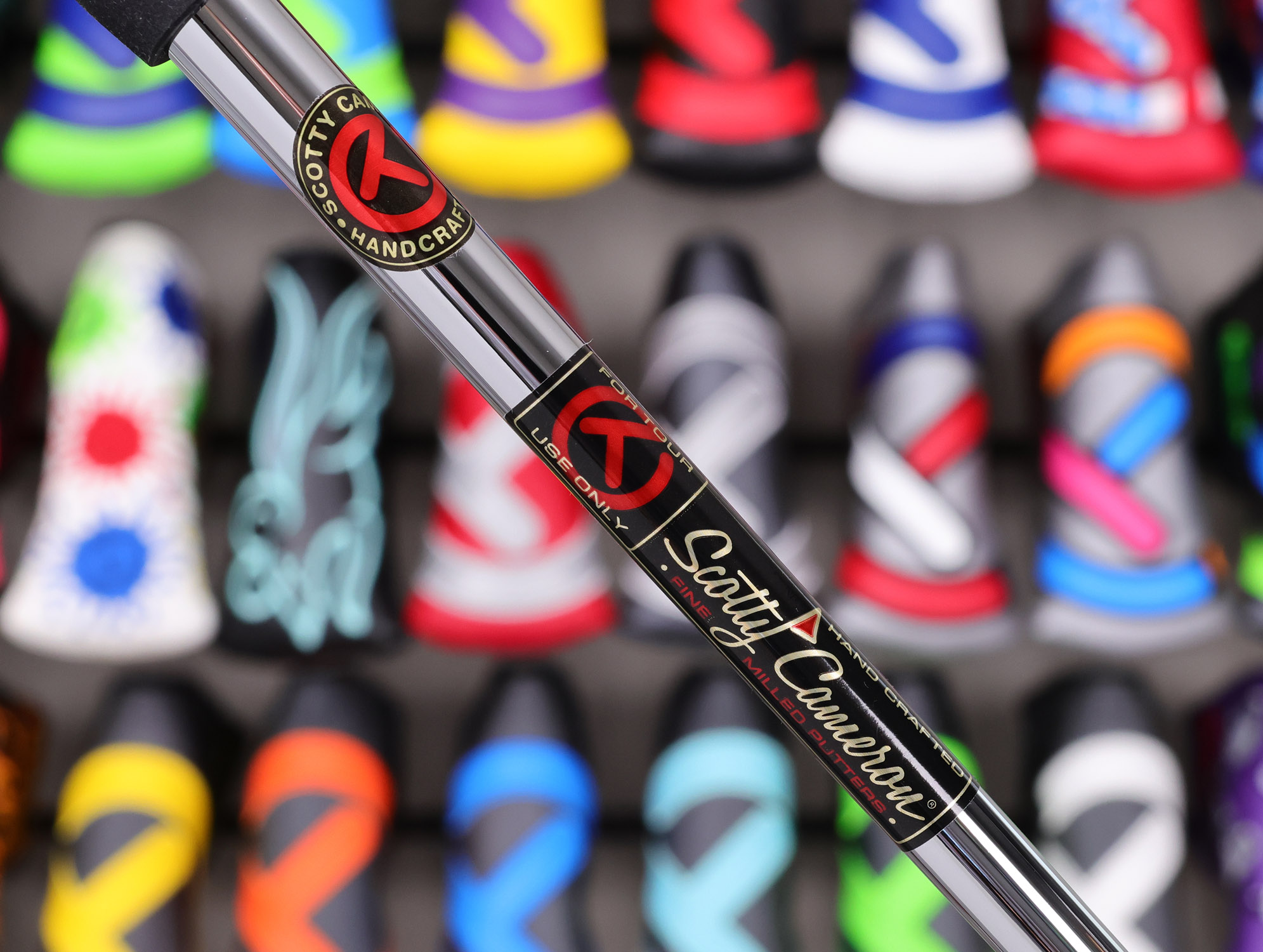 scotty-cameron-tour-only-2025-studio-style-newport-plus-circle-t-360g-putter-with-scs-carbon-steel-insert-01