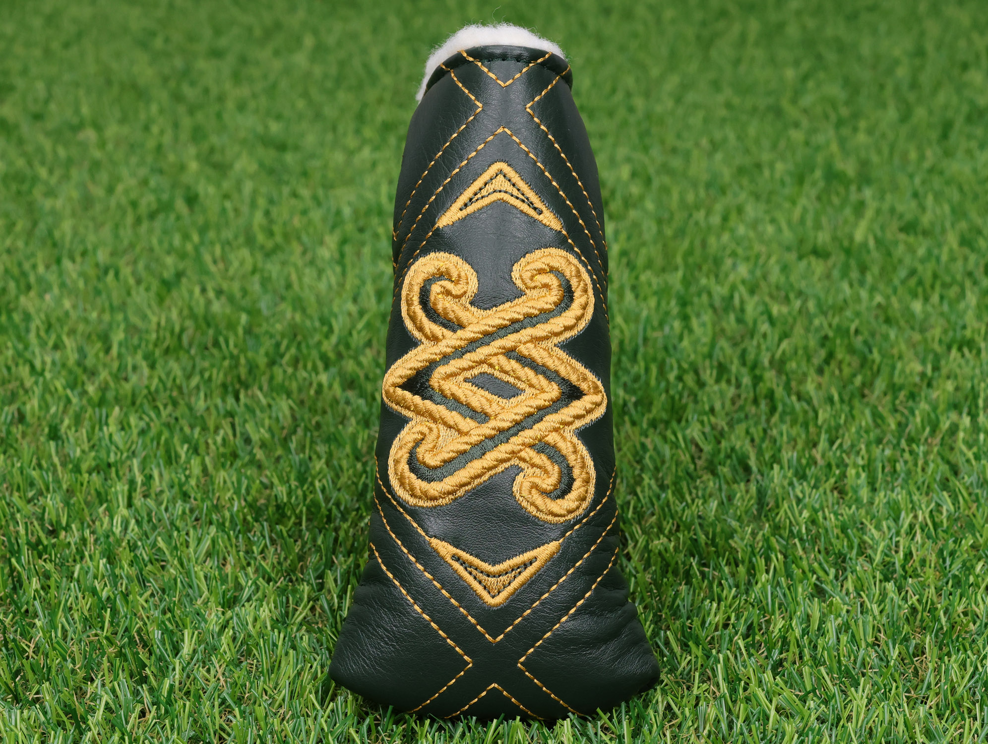 scotty-cameron-limited-edition-blade-putter-headcover-184_1 scotty cameron limited edition blade putter headcover