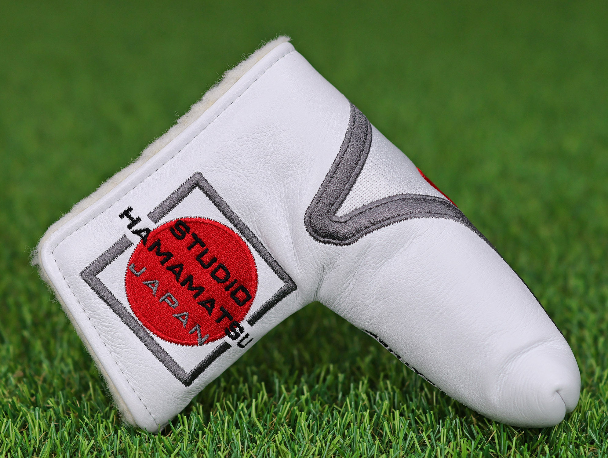 scotty-cameron-limited-edition-white-japan-museum-and-gallery-blade-putter-headcover-053 scotty cameron japan m&g limited edition blade putter headcover