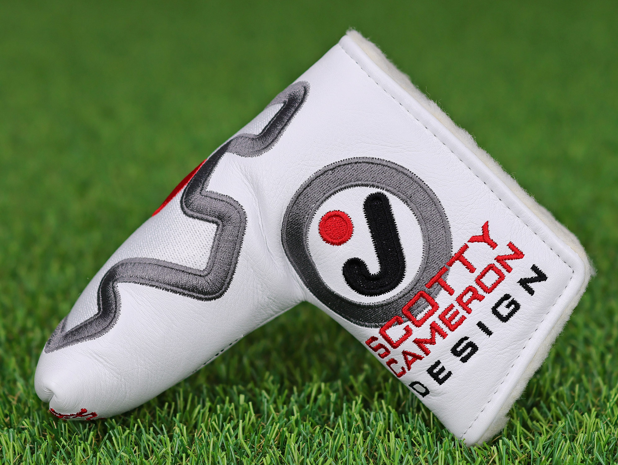 scotty-cameron-limited-edition-white-japan-museum-and-gallery-blade-putter-headcover-054 scotty cameron japan m&g limited edition blade putter headcover