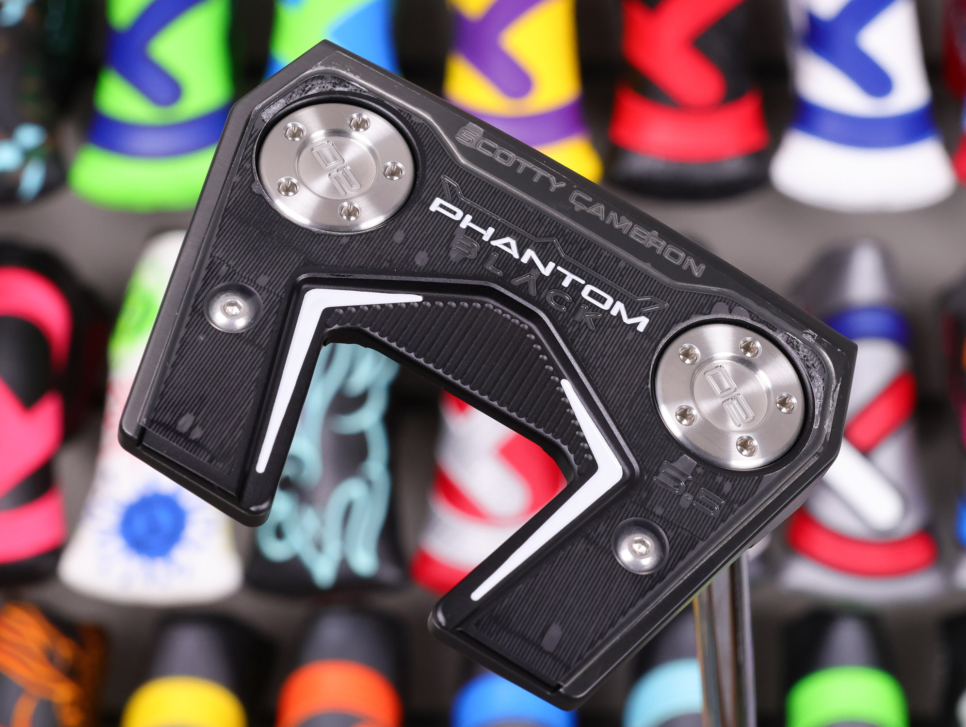 scotty-cameron-limited-release-phantom-black-5.5-putter-41 scotty cameron 2025 limited release phantom black 5.5 putter with chain link milling