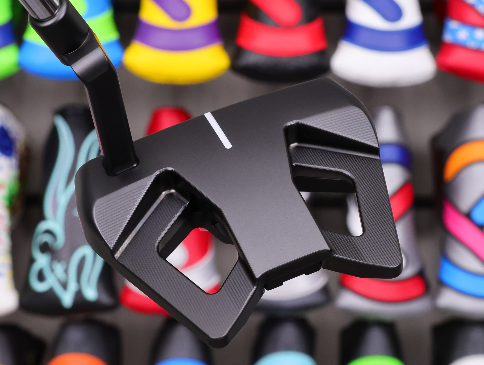 scotty-cameron-limited-release-phantom-black-9.2r-putter-04 scotty cameron 2025 limited release phantom black 9.2r putter with chain link milling