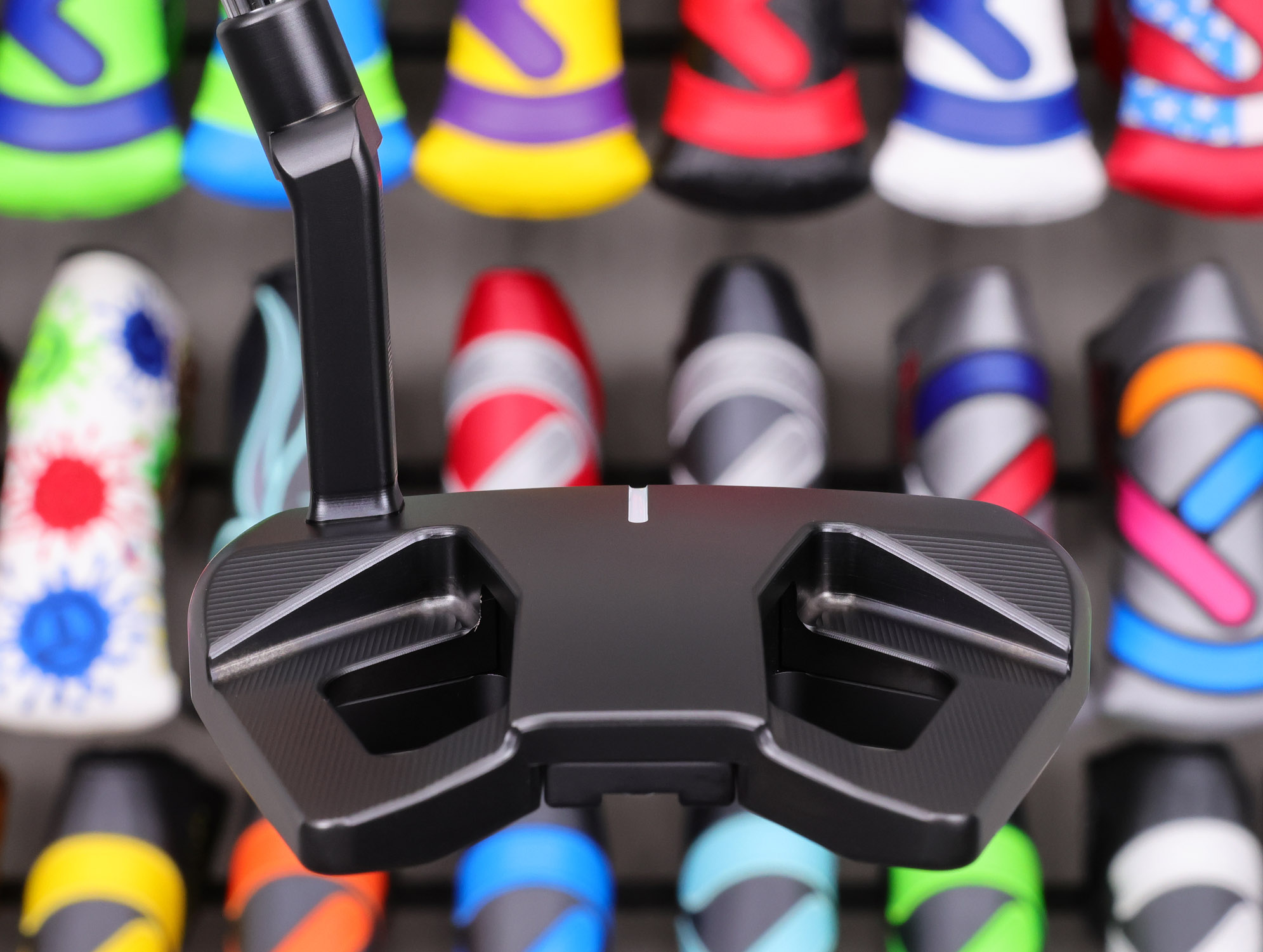 scotty-cameron-limited-release-phantom-black-9.2r-putter-05 scotty cameron 2025 limited release phantom black 9.2r putter with chain link milling