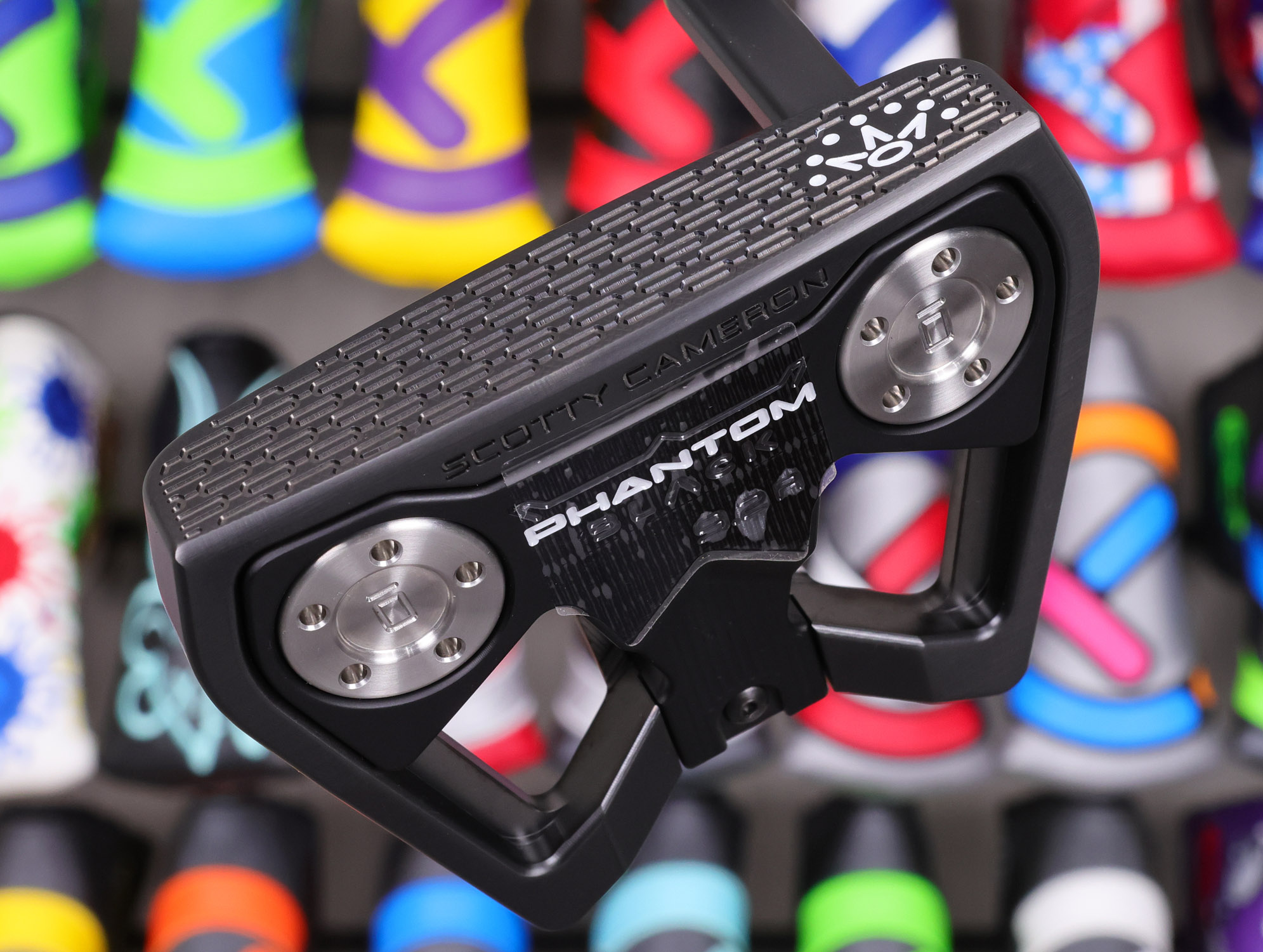 scotty-cameron-limited-release-phantom-black-9.2r-putter-07 scotty cameron 2025 limited release phantom black 9.2r putter with chain link milling