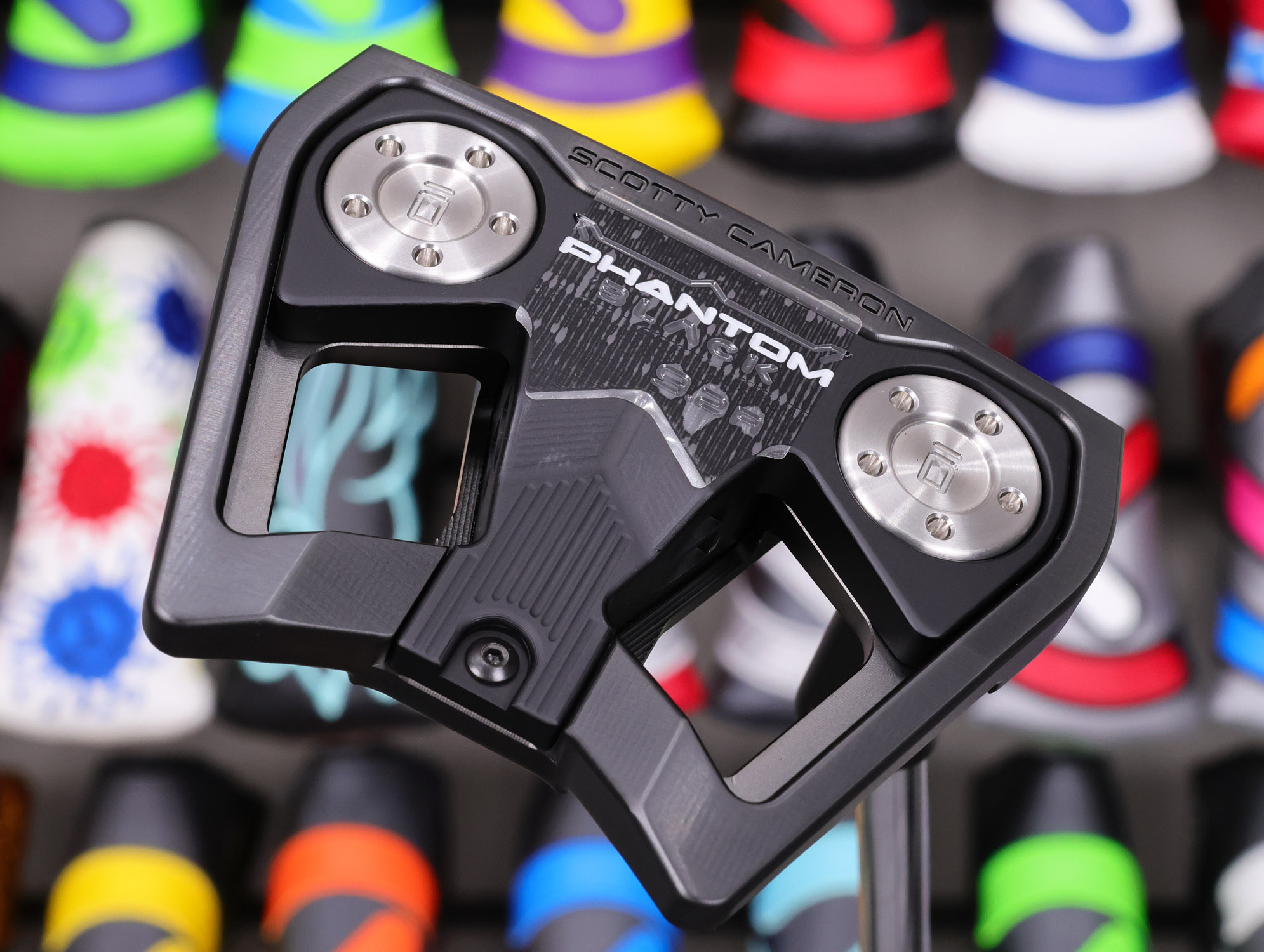 scotty-cameron-limited-release-phantom-black-9.2r-putter-11 scotty cameron 2025 limited release phantom black 9.2r putter with chain link milling