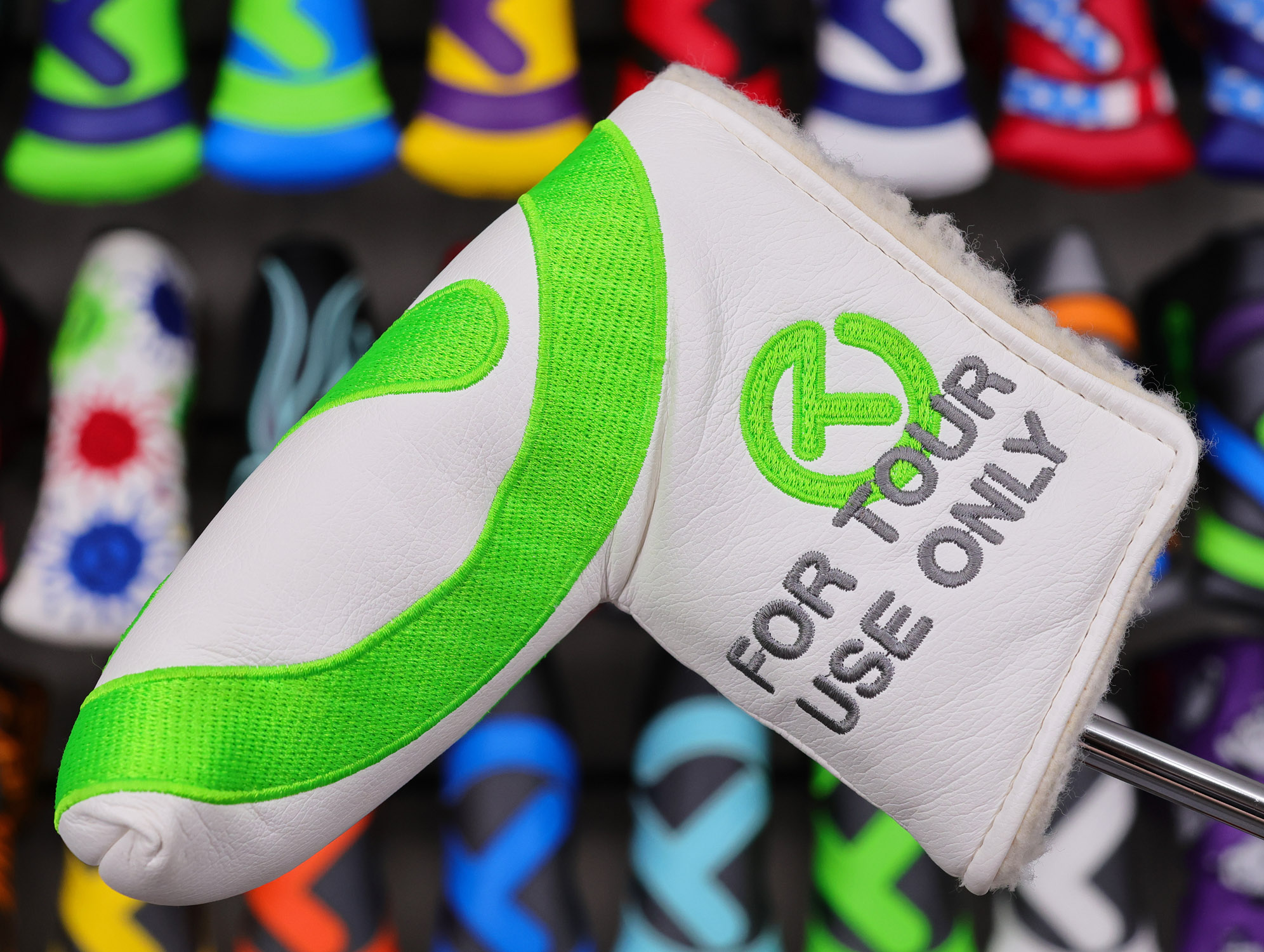 scotty-cameron-tour-only-sss-laguna-1.5-studio-select-circle-t-350g-putter-with-sight-dot-and-sight-line-04