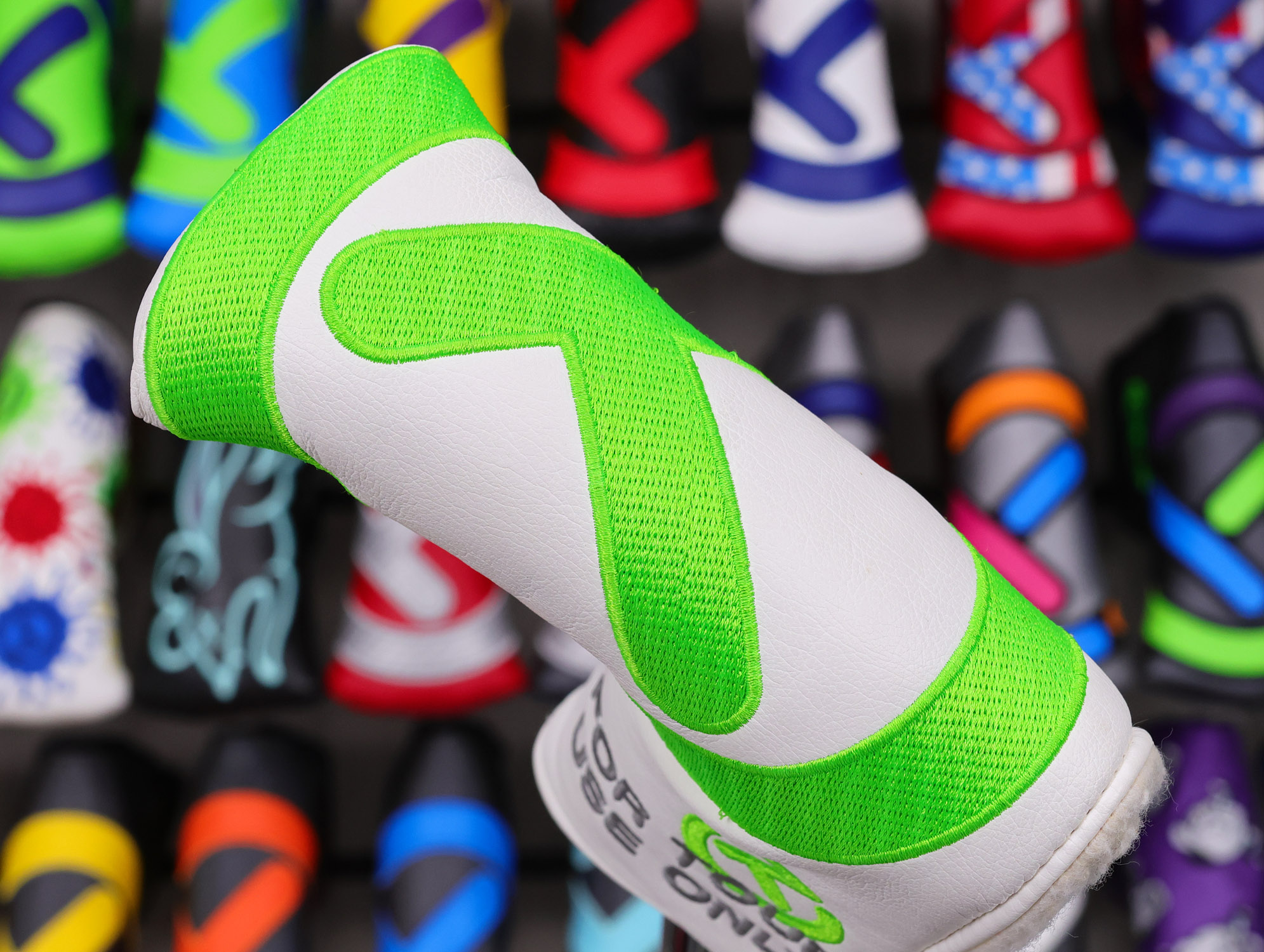 scotty-cameron-tour-only-sss-laguna-1.5-studio-select-circle-t-350g-putter-with-sight-dot-and-sight-line-06