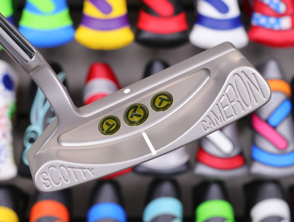 scotty cameron tour only sss laguna 1.5 one five studio select circle t 350g putter with lime green paint and sight dot and sight line alignment golf club