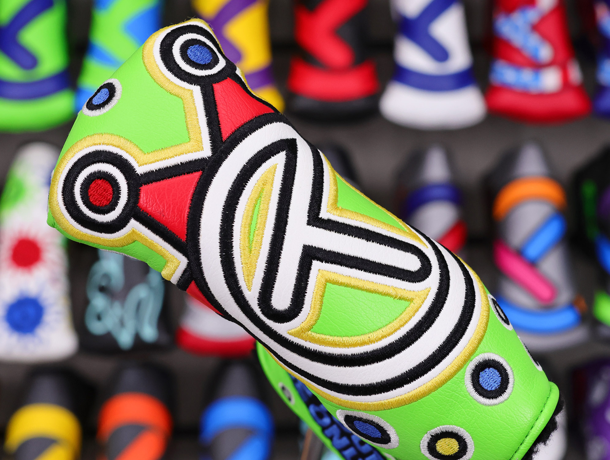 scotty-cameront-tour-only-masterful-plus-buttonback-teryllium-circle-t-360g-putter-38