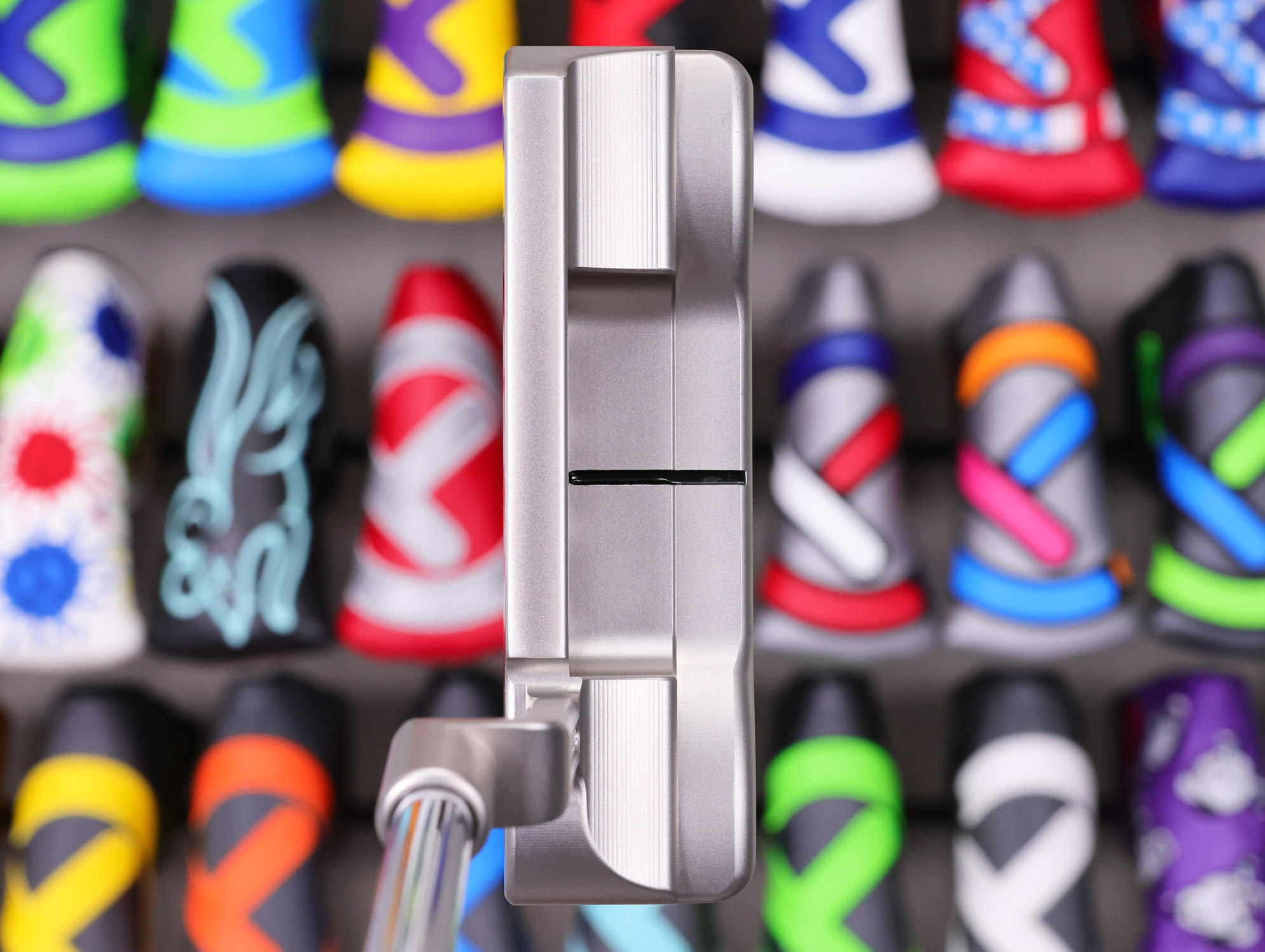 scotty-cameront-tour-only-masterful-plus-buttonback-teryllium-circle-t-360g-putter-56 scotty cameron tour only masterful plus buttonback teryllium circle t 360g putter golf club