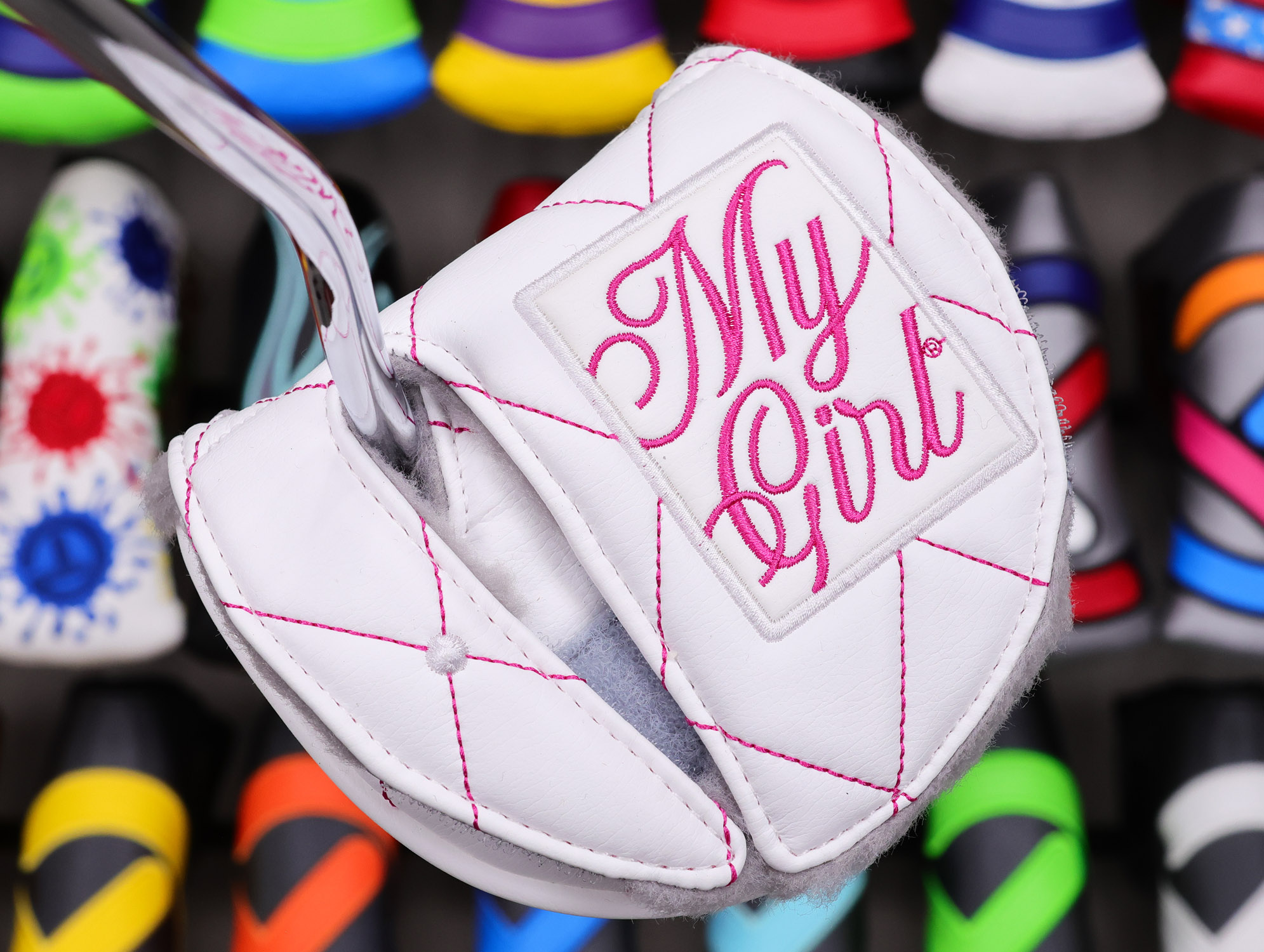 scotty-cameron-2025-limited-release-my-girl-pink-and-pearls-phantom-5-putter-04 scotty cameron 2025 limited release my girl pink and pearls phantom 5 double bend shaft putter golf club