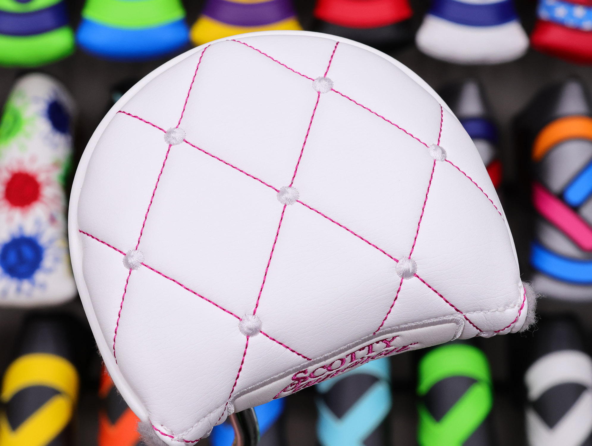 scotty-cameron-2025-limited-release-my-girl-pink-and-pearls-phantom-5-putter-10 scotty cameron 2025 limited release my girl pink and pearls phantom 5 double bend shaft putter golf club