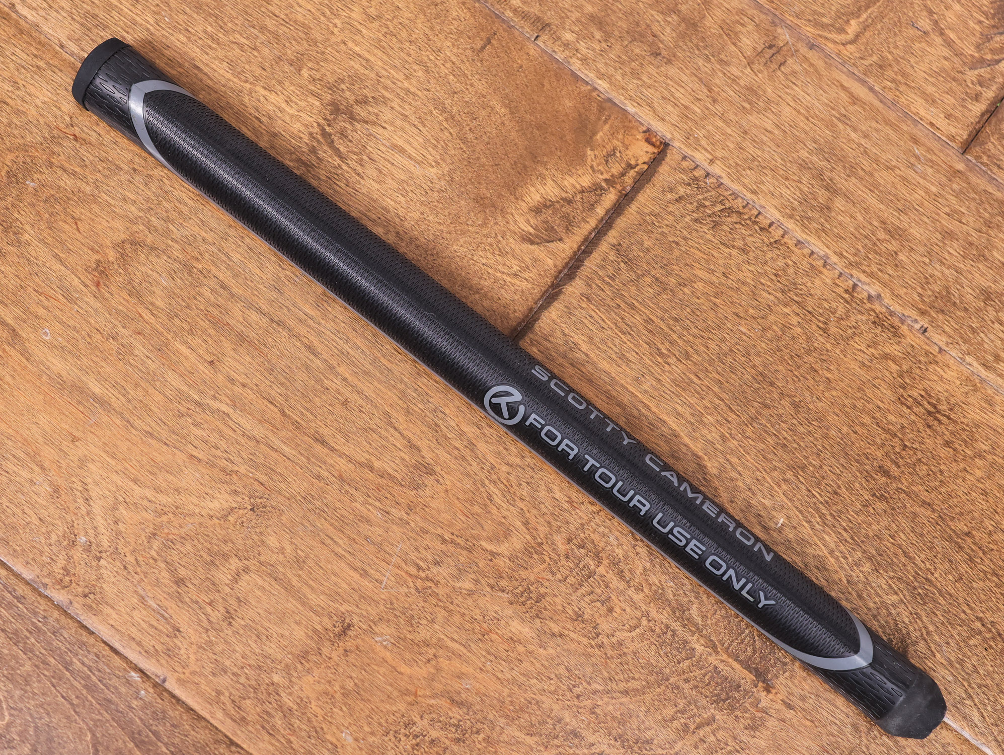 scotty-cameron-circle-t-putter-grip-33 scotty cameron for tour use only black long design paddle circle t winn 17 inch grip