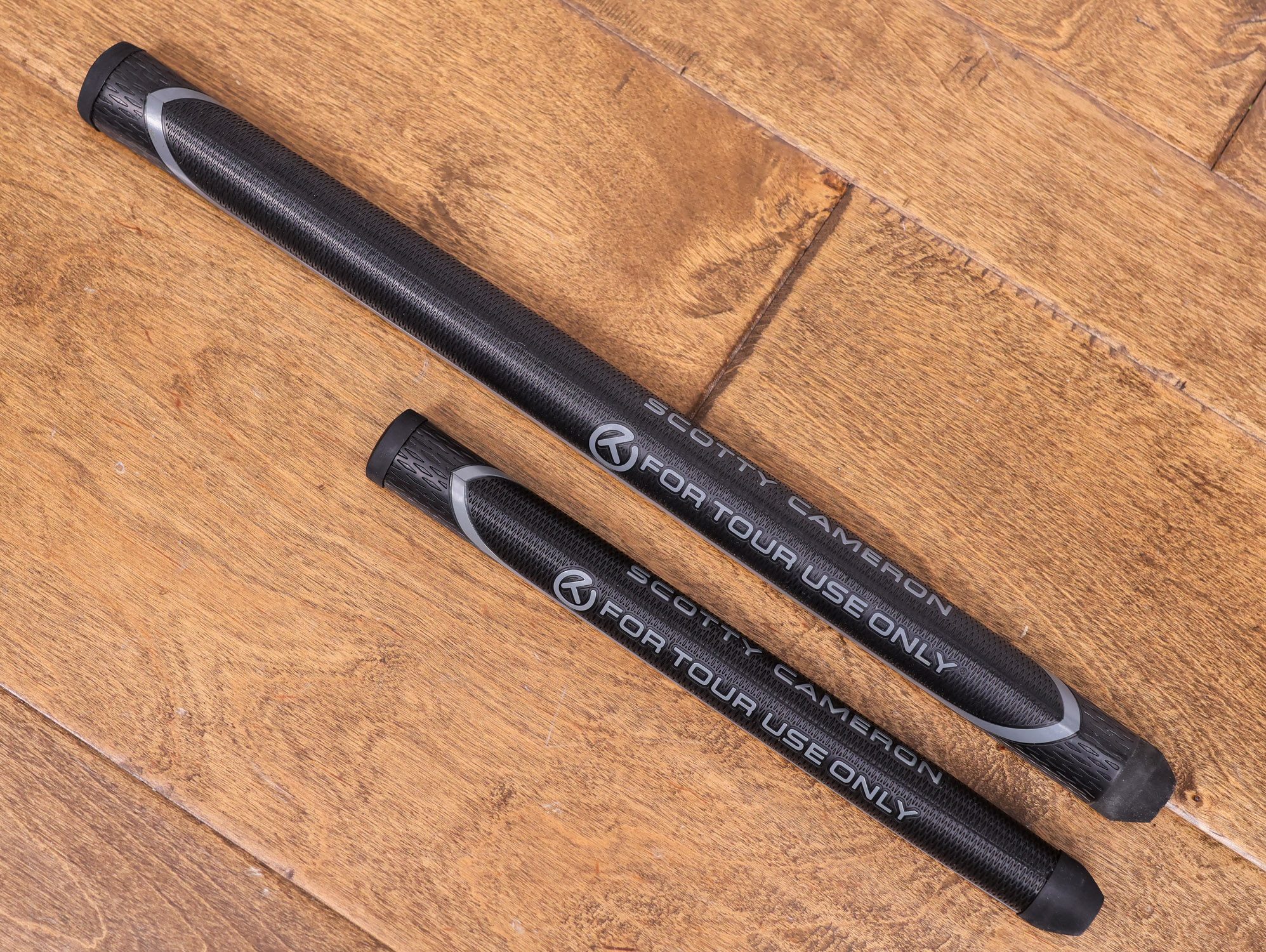 scotty-cameron-circle-t-putter-grip-34 scotty cameron for tour use only black long design paddle circle t winn 17 inch grip