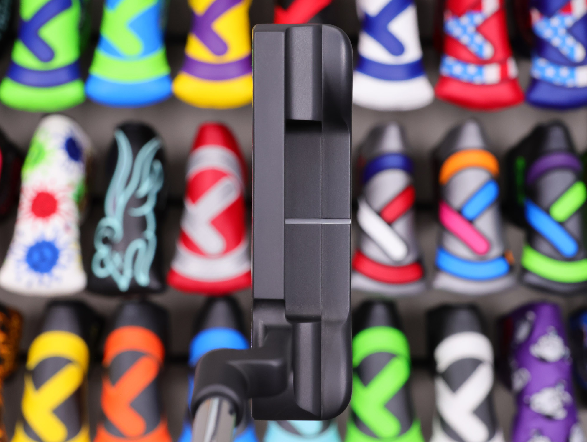 scotty-cameron-tour-only-3x-black-carbon-009-beach-circle-t-350g-with-jumbo-stamping-39 scotty cameron tour only 3x black carbon steel 009 beach circle t 350g putter with jumbo cavity stamping golf club