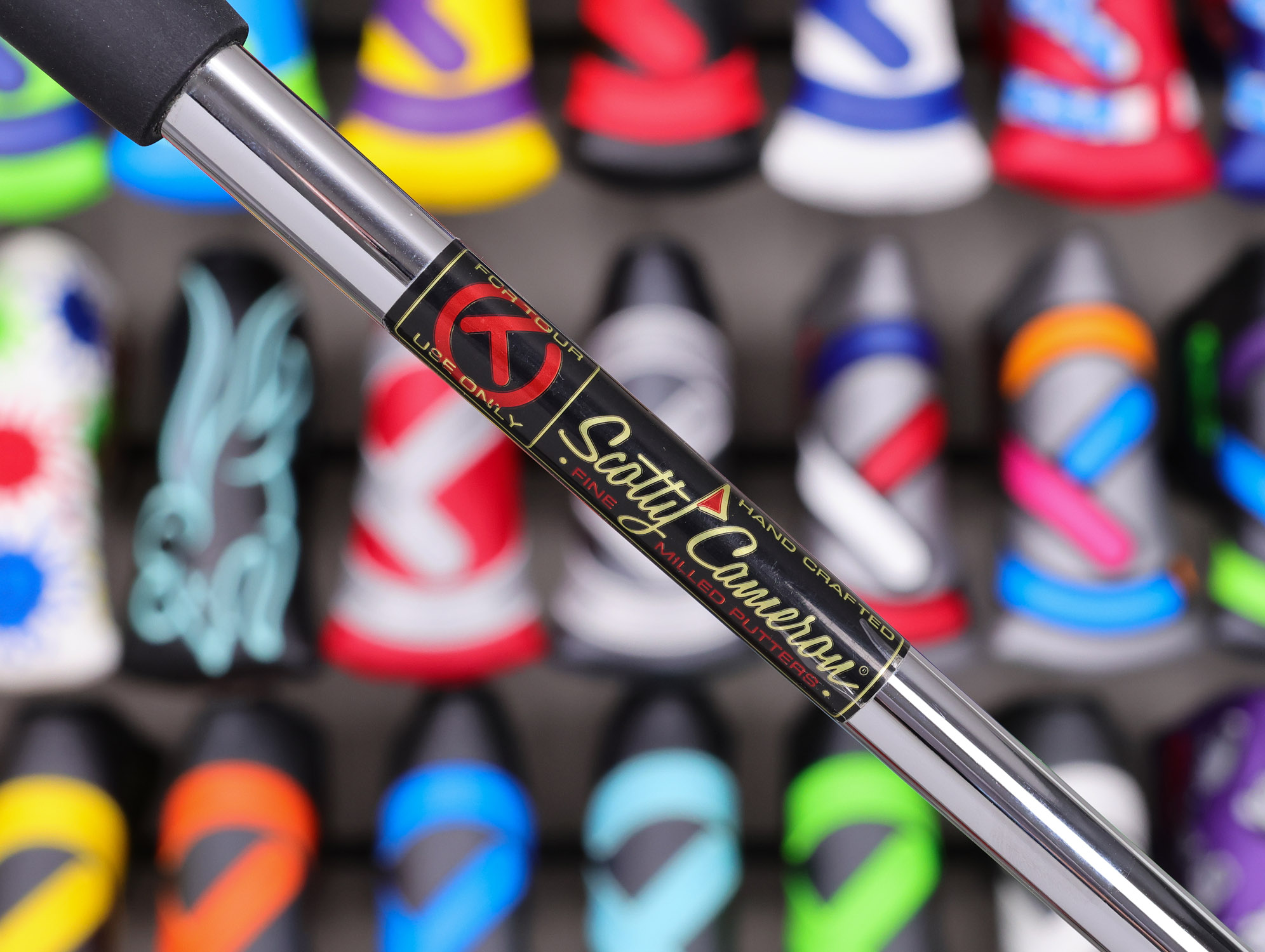 scotty-cameron-tour-only-buttonback-timeless-2.5-plus-teryllium-circle-t-350g-putter-with-flojet-neck-02