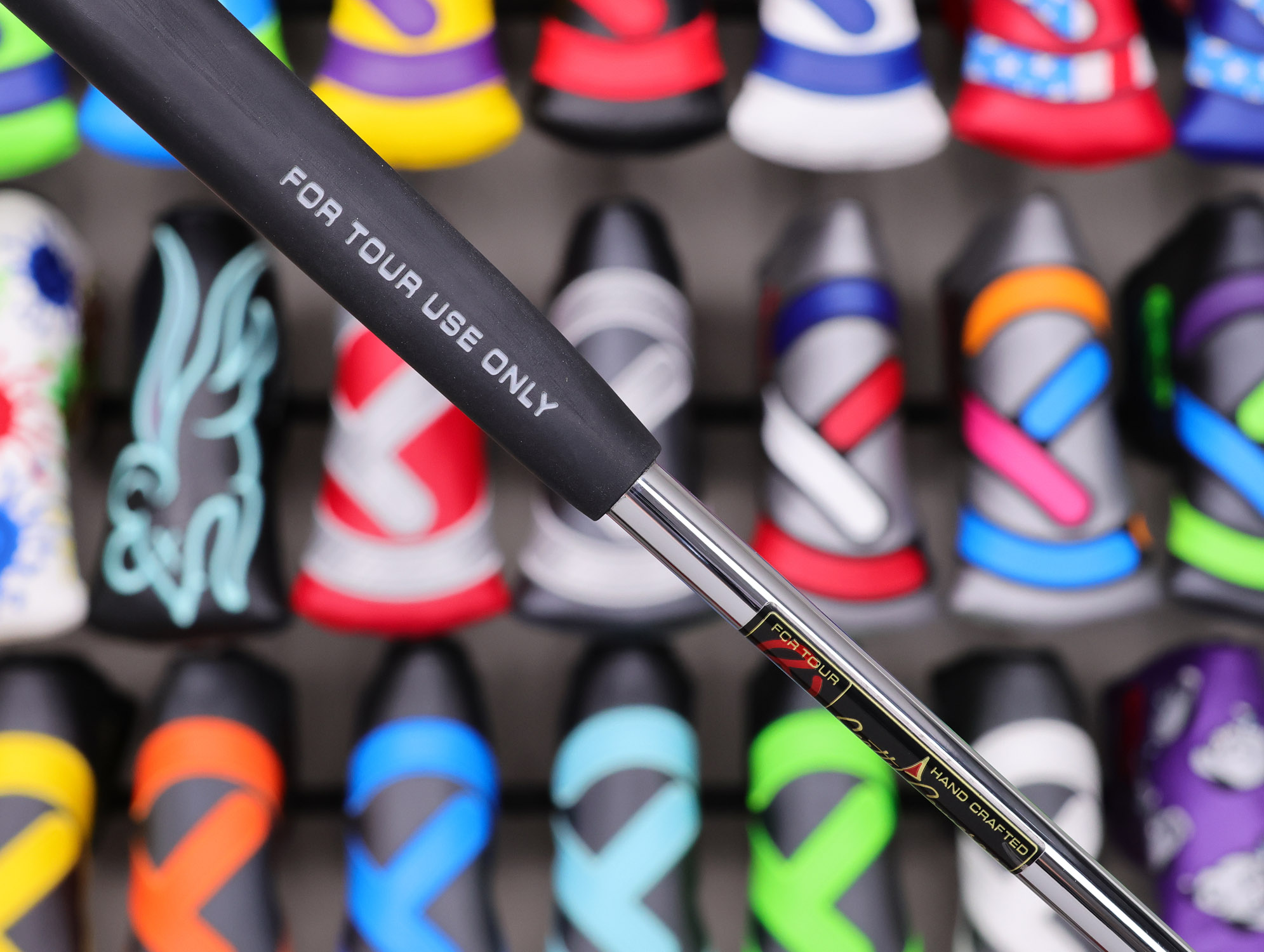 scotty-cameron-tour-only-buttonback-timeless-2.5-plus-teryllium-circle-t-350g-putter-with-flojet-neck-03