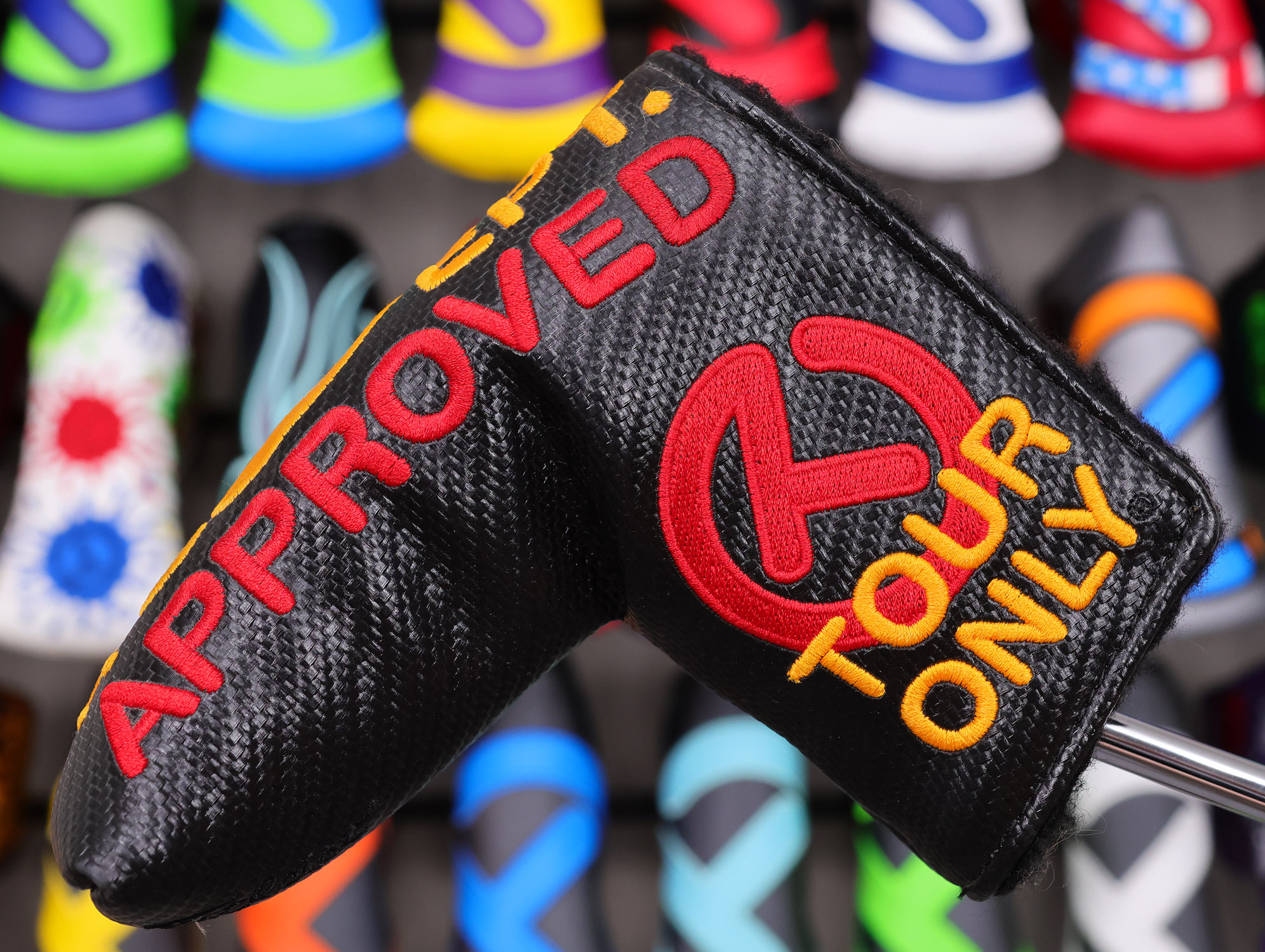 scotty-cameron-tour-only-circle-t-blade-putter-headcover-025 scotty cameron tour only tour dept approved black carbon fiber blade putter headcover with scotty cameron autograph