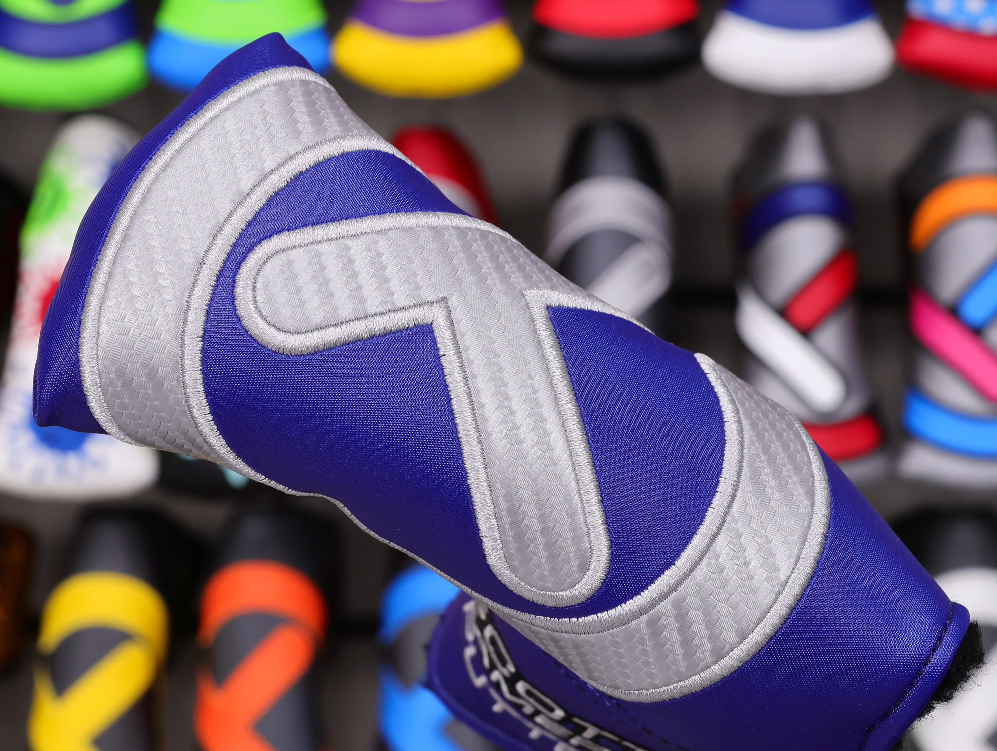 scotty-cameron-tour-only-circle-t-blade-putter-headcover-051 scotty cameron for tour use only navy blue and silver circle t blade putter headcover