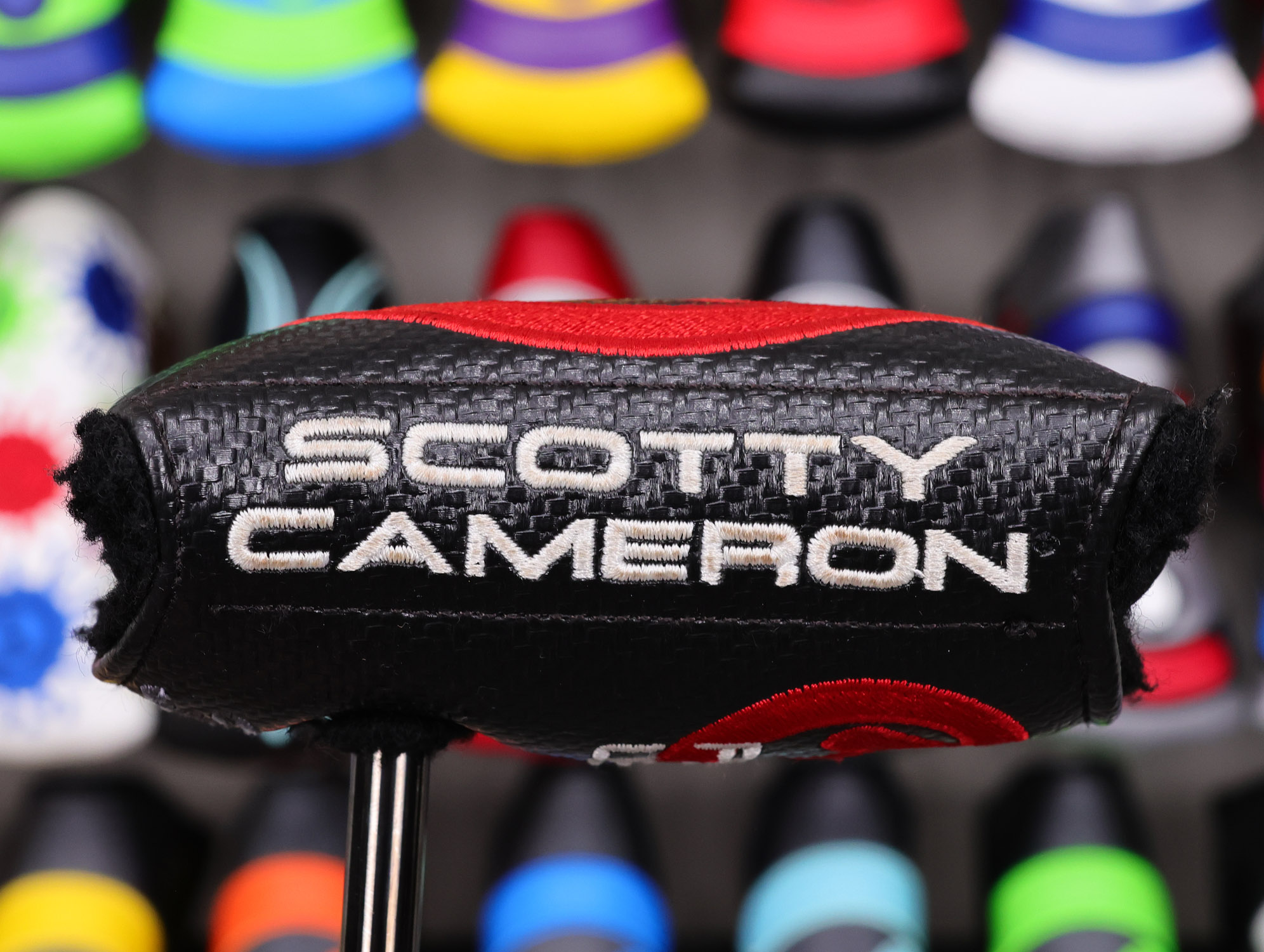 scotty-cameron-tour-only-circle-t-blade-putter-headcover-090 scotty cameron for tour use only futura x5 black carbon fiber red industrial circle t mid round putter headcover