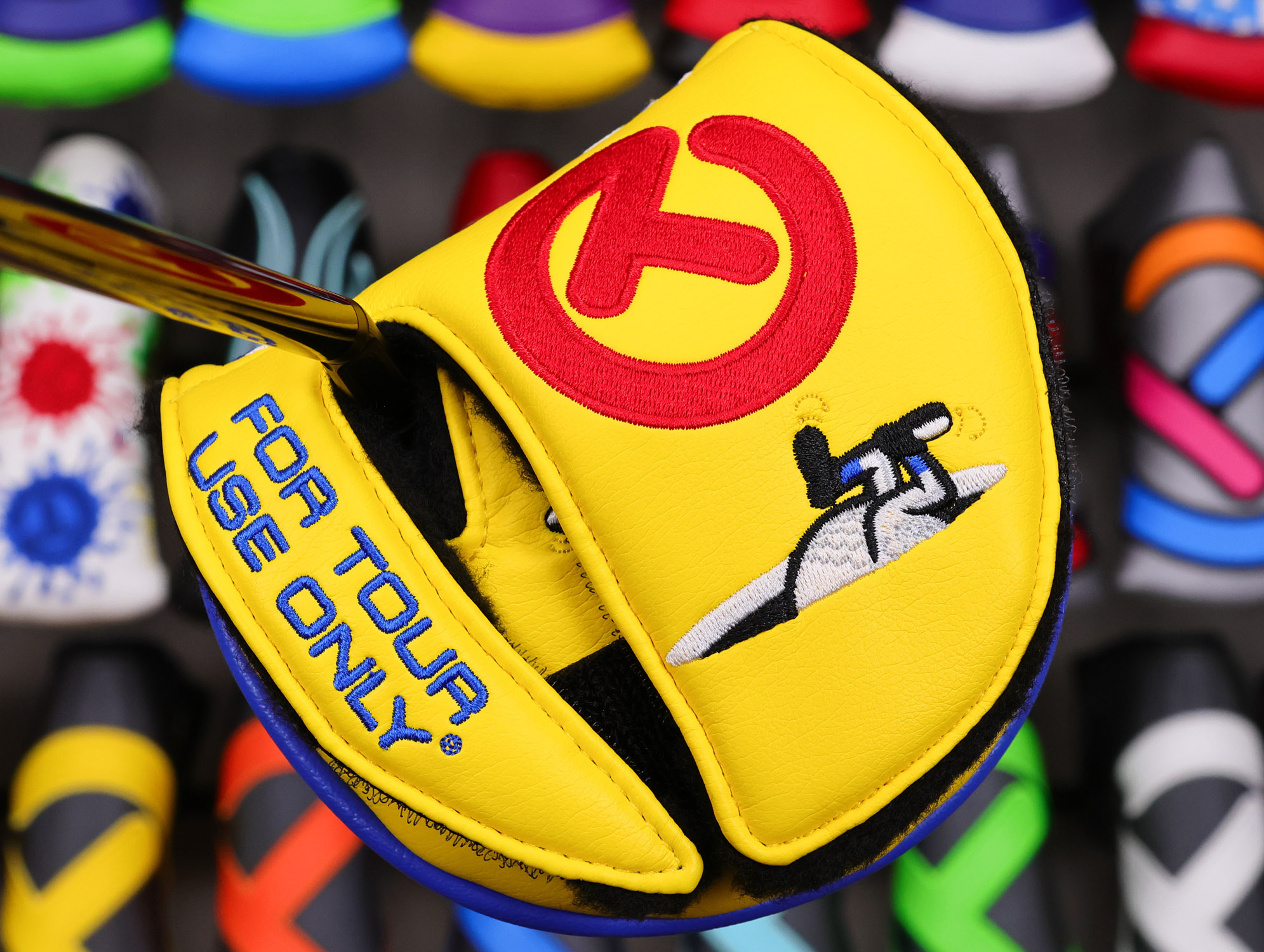 scotty-cameron-tour-only-circle-t-mid-round-putter-headcover-11 scotty cameron for tour use only circle t mid round putter headcover