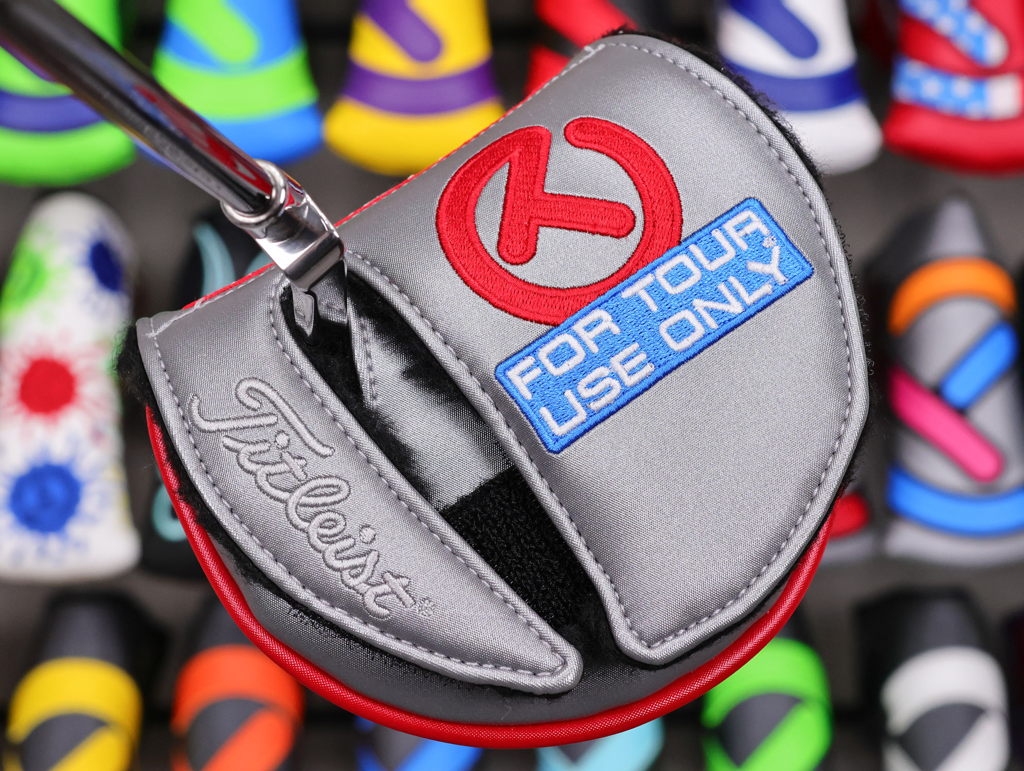 scotty-cameron-tour-only-two-tone-phantom-x-t11.5-circle-t-360g-putter-with-welded-plumber-neck-sight-dot-and-black-shaft-02