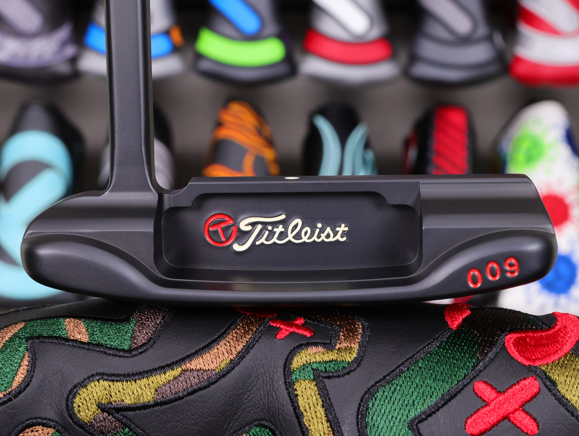 scotty cameron tour only 3x black carbon steel 009 prototype circle t 330g putter with tiger woods style sight dot and script titleist stamp golf club