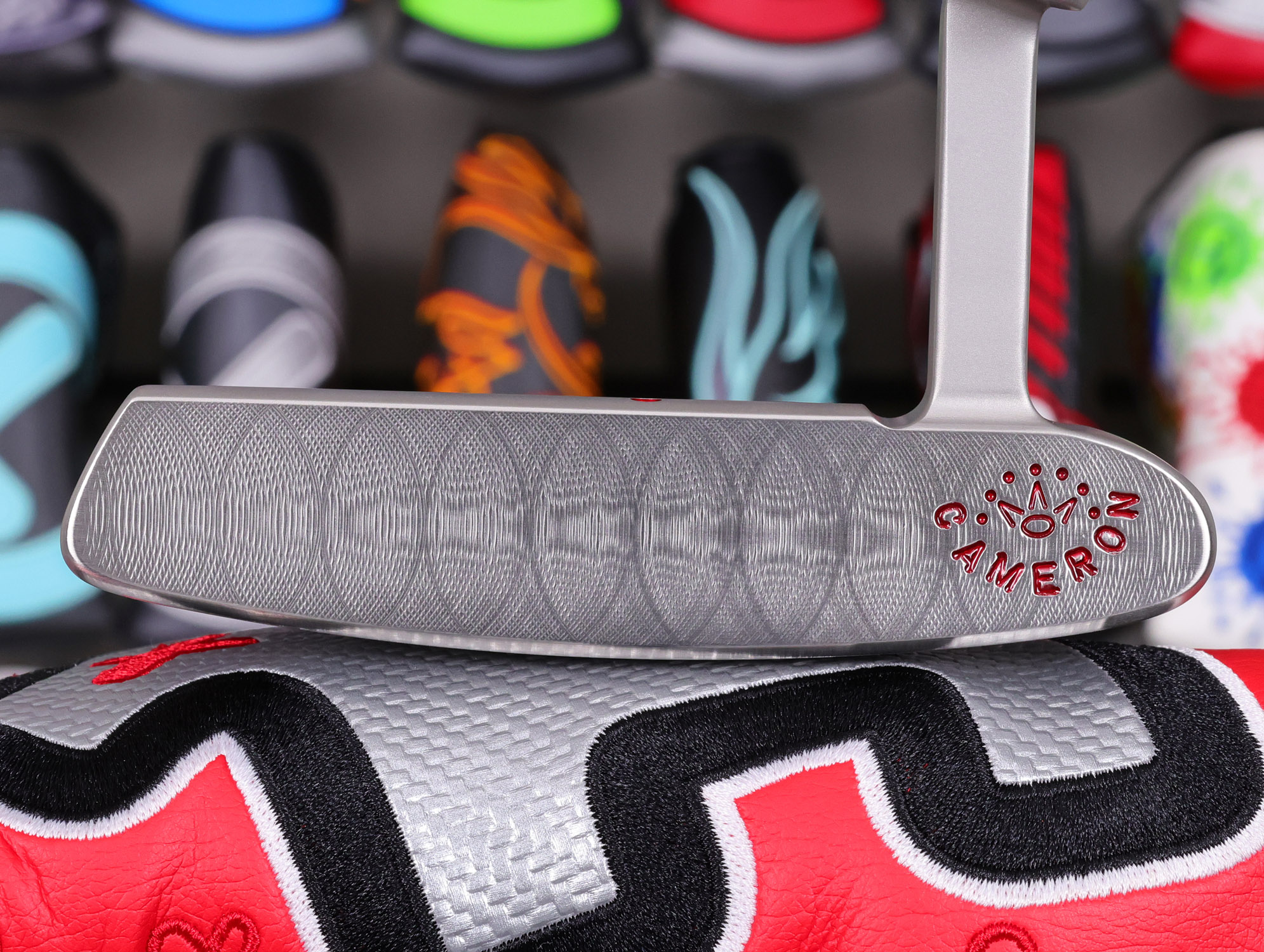 scotty cameron tour only sss newport beach handstamped circle t 340g putter with script titleist and sight dot golf club