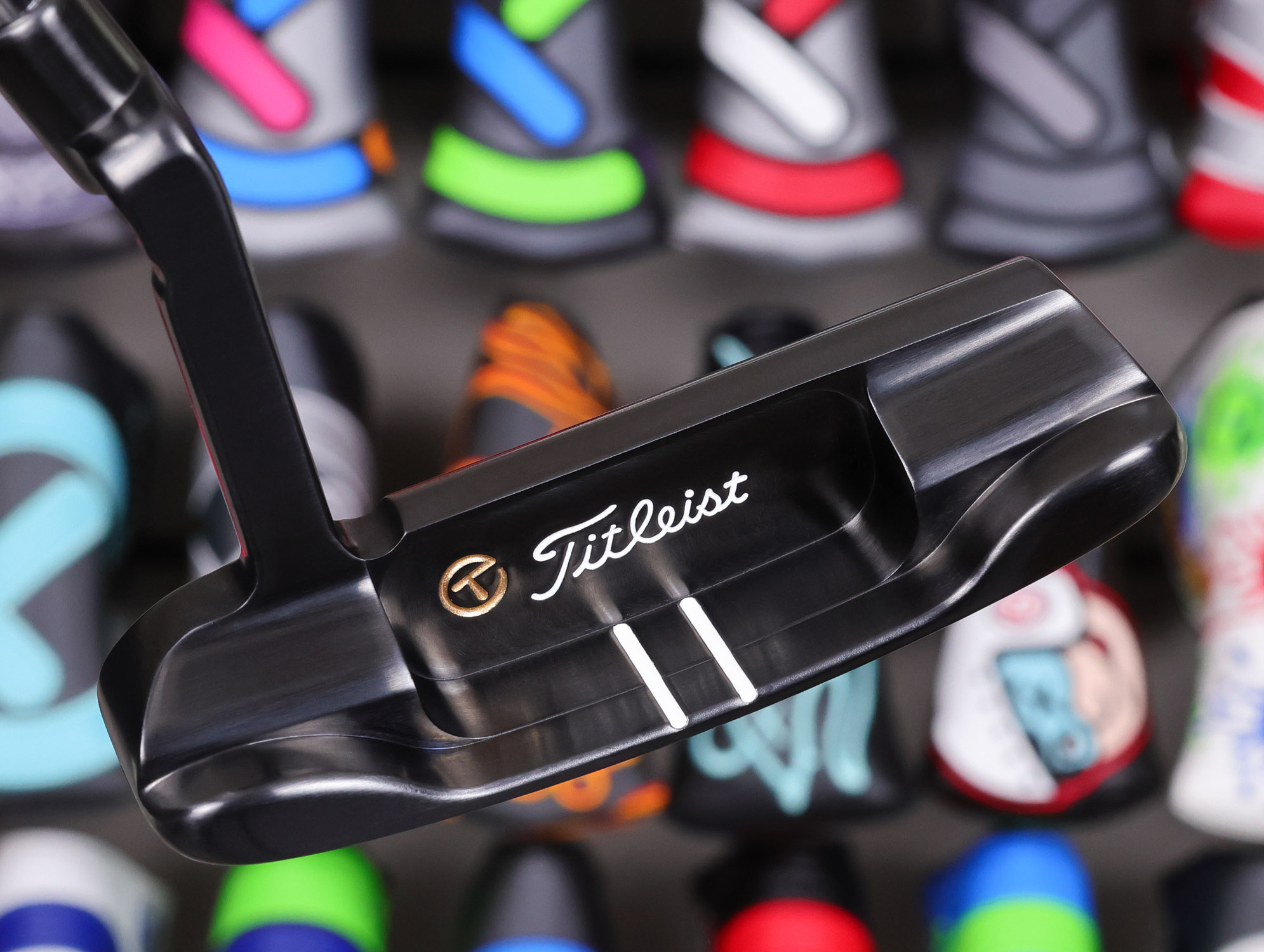 scotty cameron tour only brushed black carbon steel newport handstamped circle t with script titleist and dual flange lines golf club