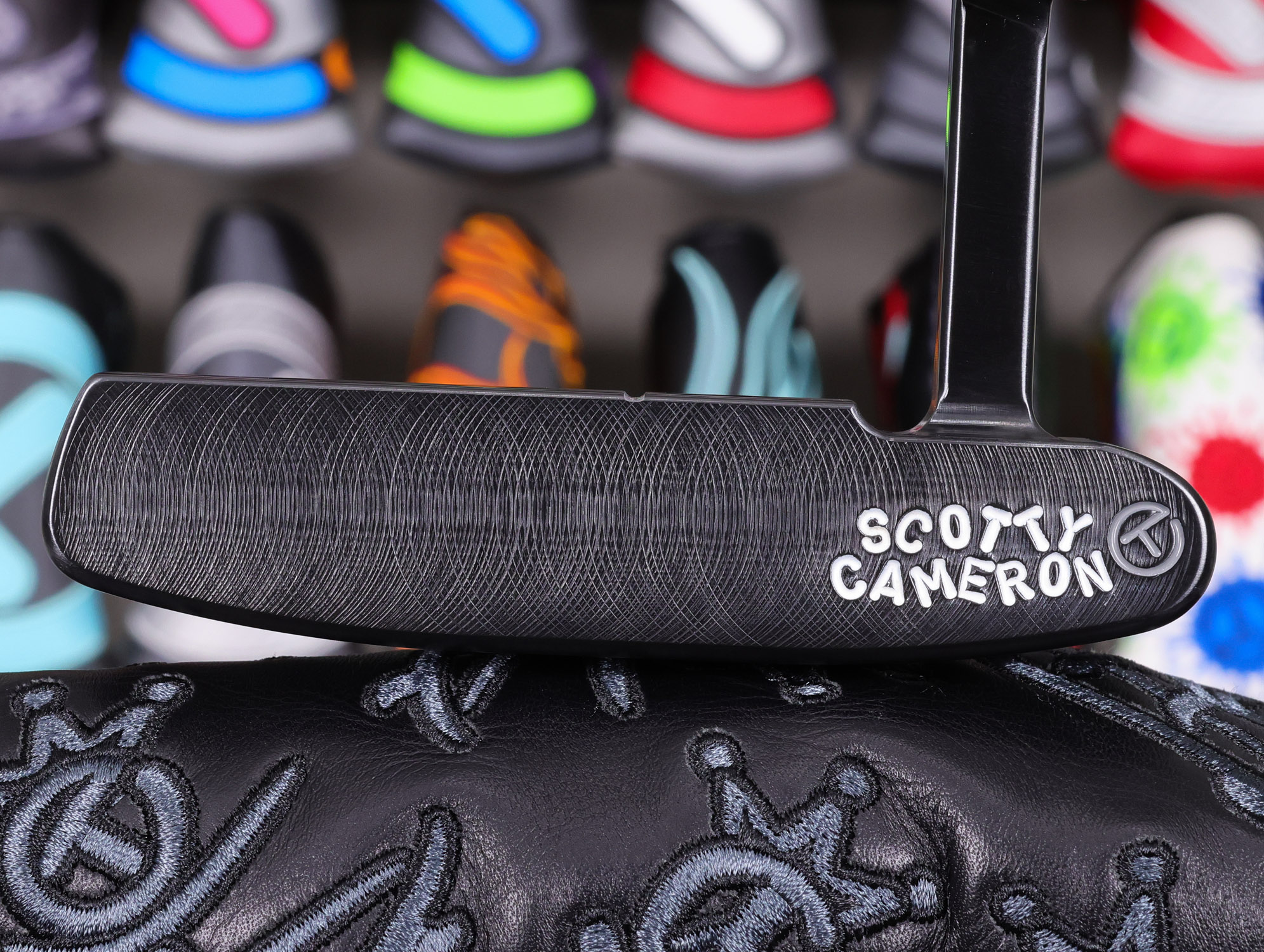 scotty cameron tour only brushed black carbon 009 circle t 350g putter with king peace surfer stamping and tungsten sole plug weights golf club