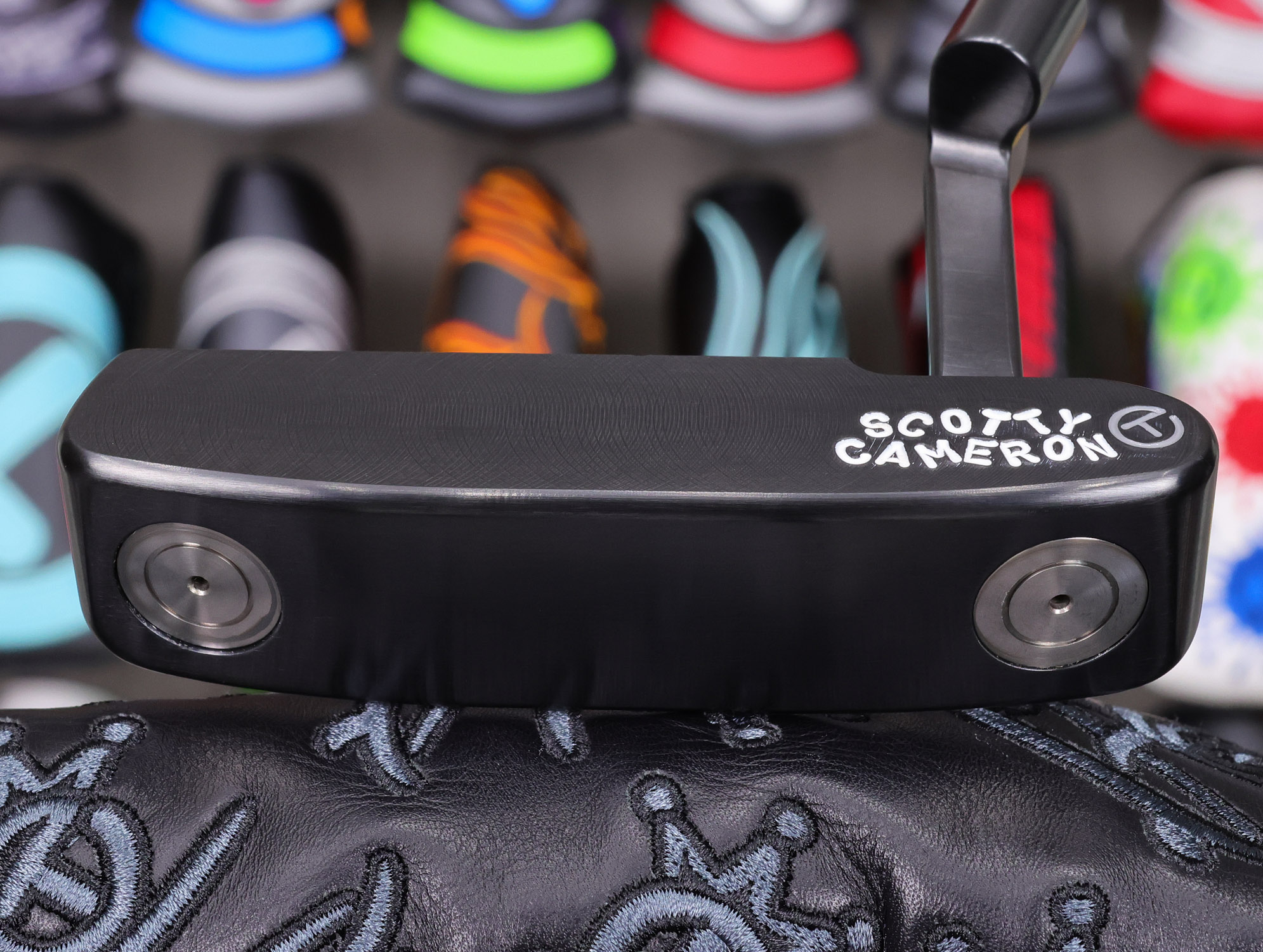 scotty cameron tour only brushed black carbon 009 circle t 350g putter with king peace surfer stamping and tungsten sole plug weights golf club