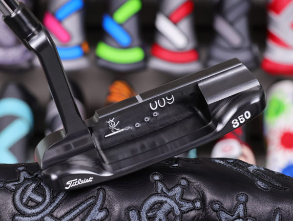 scotty cameron tour only brushed black carbon 009 circle t 350g putter with king peace surfer stamping and tungsten sole plug weights golf club