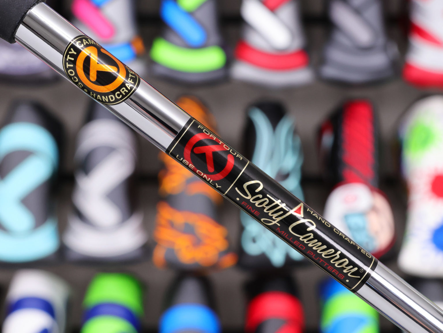 Scotty Cameron Tour Only Brushed Black Carbon 009 Circle T 350G w/ Tungsten Sole Plugs & “King Peace Surfer” Stamping - Image 5