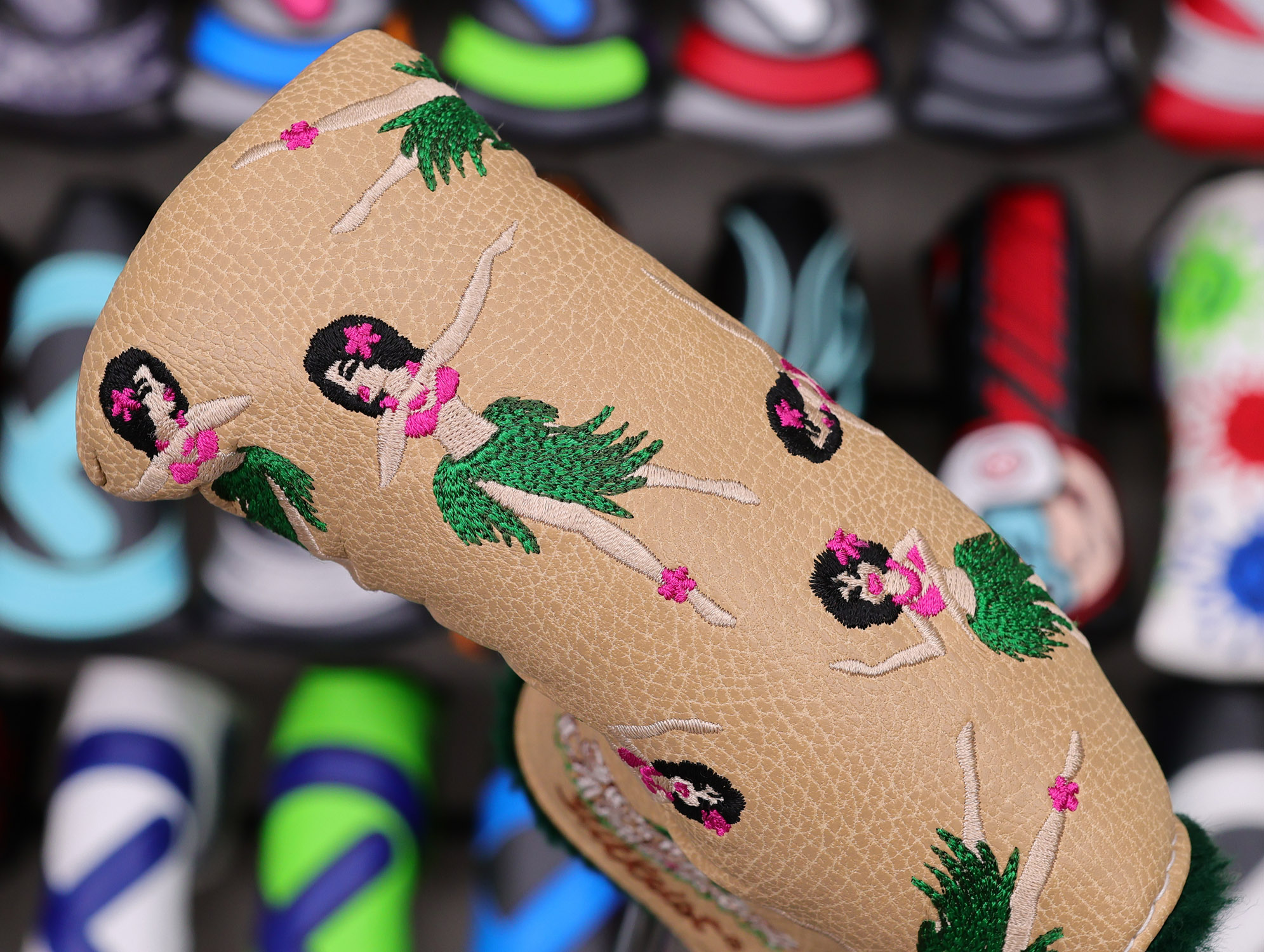 Scotty Cameron 2009 Hula Girl Sony Open in Hawaii Tan Blade Headcover - Image 3