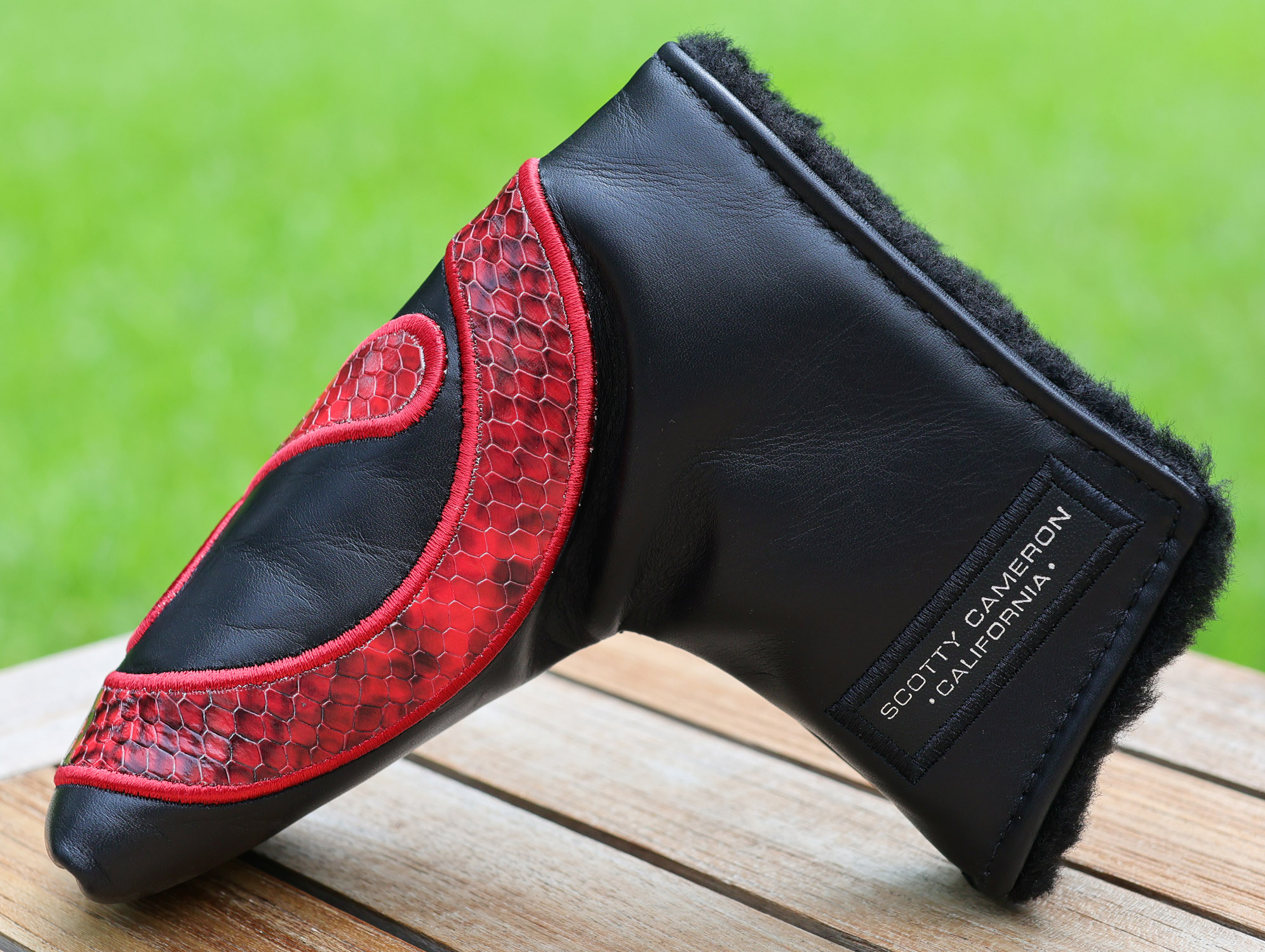 scotty cameron for tour use only vault gallery exclusive black and red python genuine leather circle t blade headcover