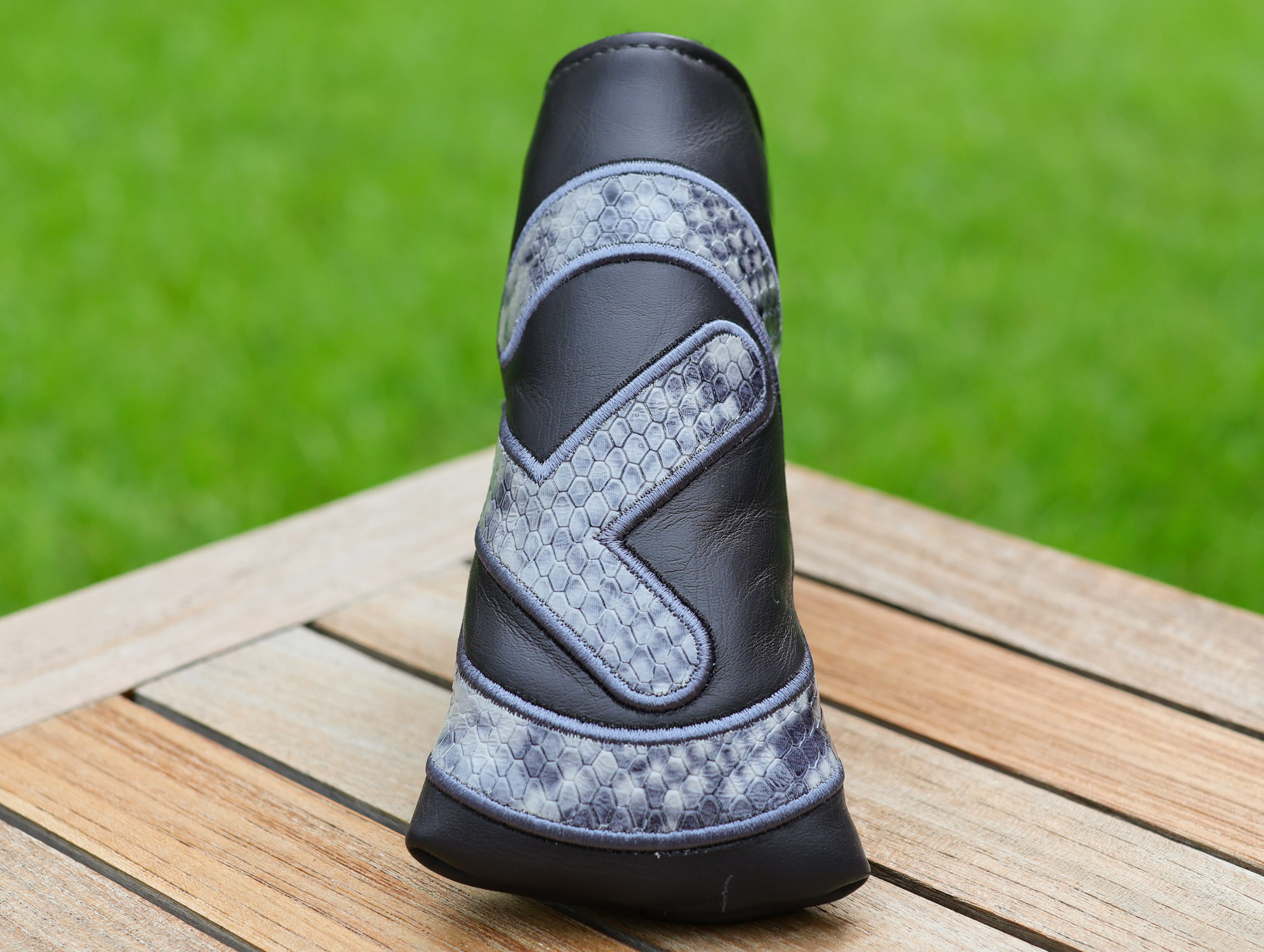 scotty cameron for tour use only vault gallery exclusive dark gray and light gray python genuine leather circle t blade headcover