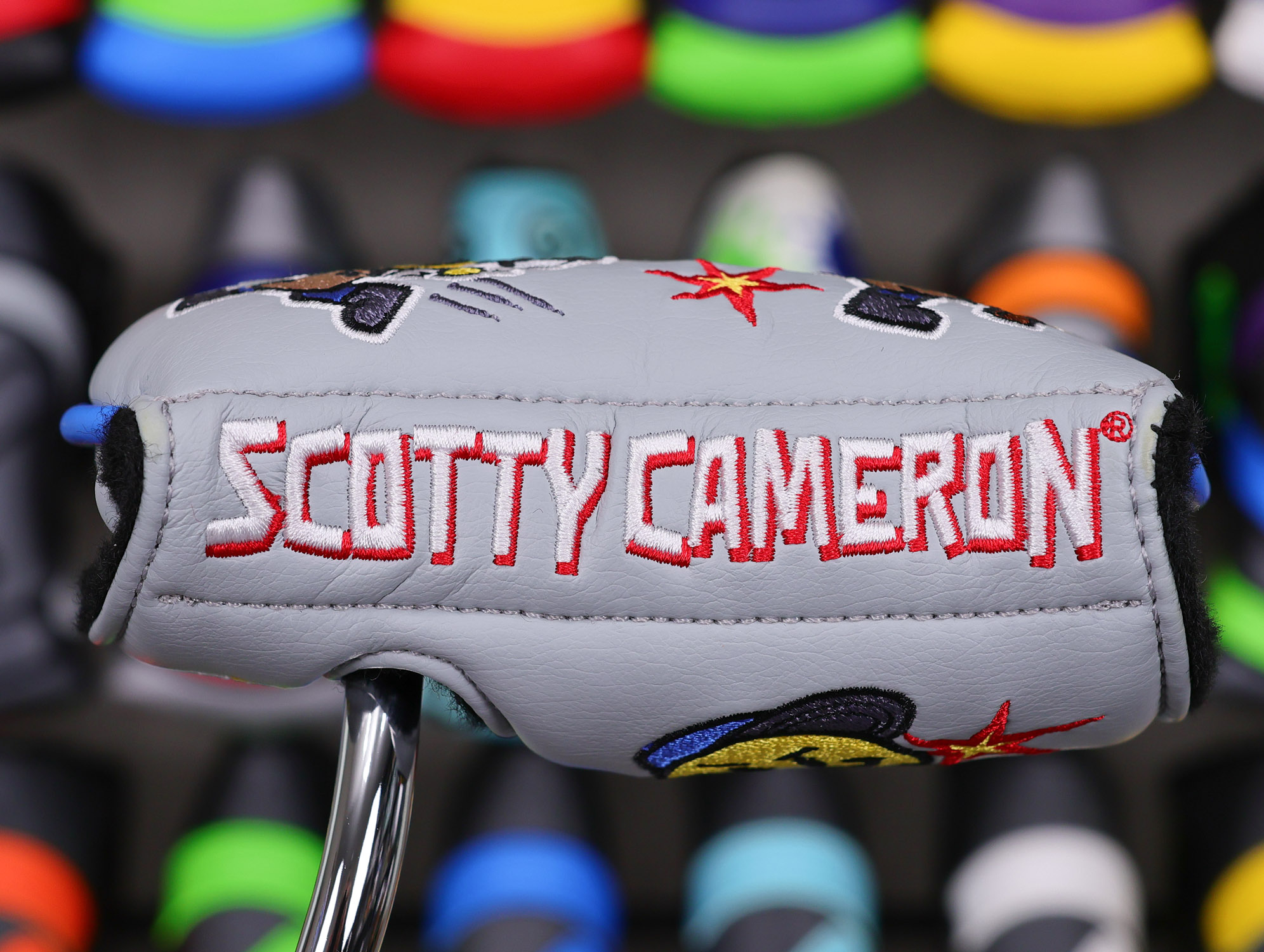 Scotty Cameron 2026 Light Gray “Grease Grinder” Custom Shop Mid Round Headcover - Image 3