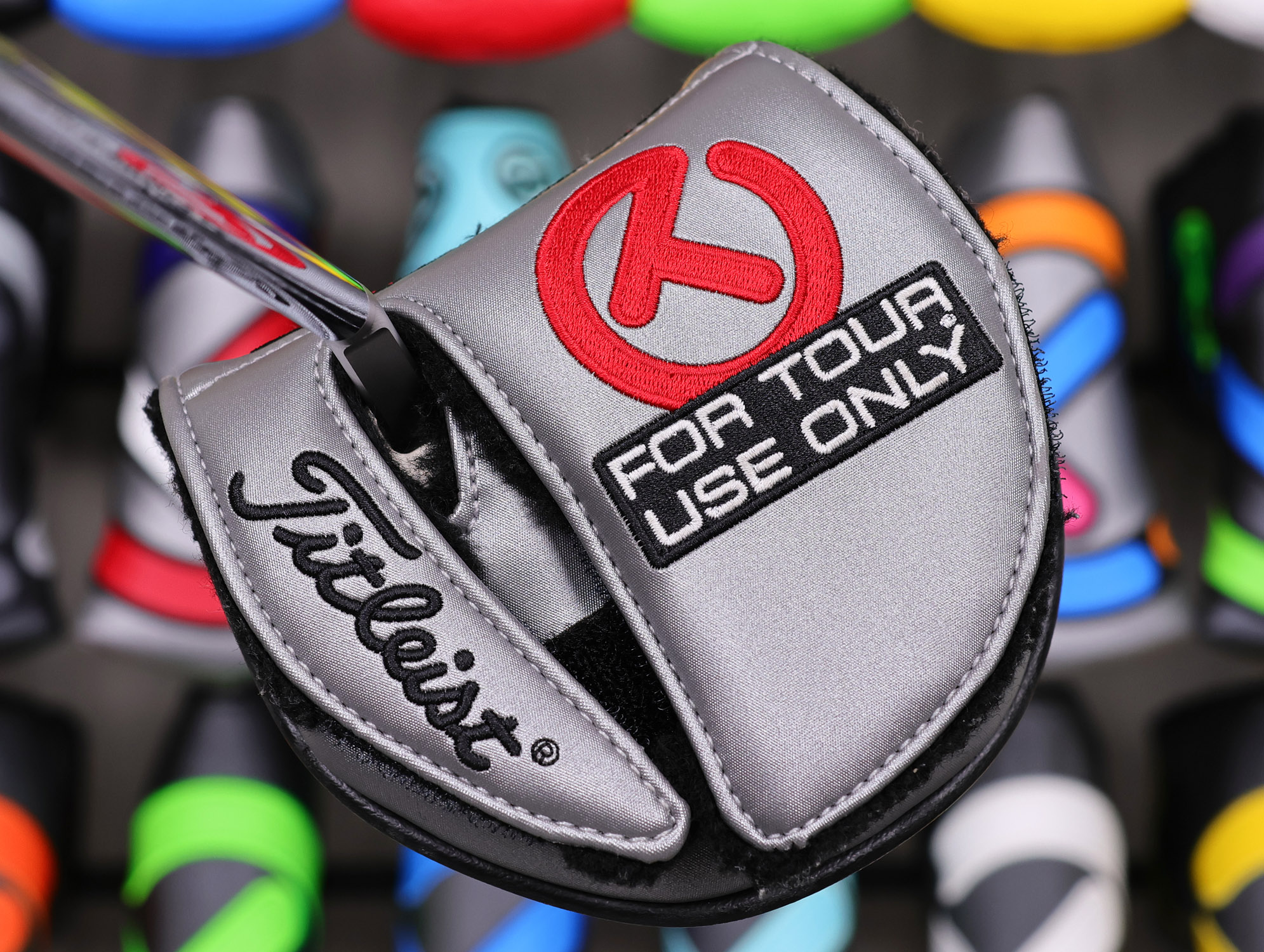 Scotty Cameron 2026 Tour Only Phantom 7.5 Circle T 360G w/ Top Line & Carbon Steel "Chain-Link" Milled Insert - Image 11